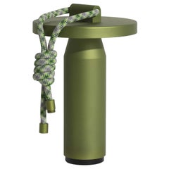 Lampada da tavolo portatile Petite Friture Quasar in alluminio verde oliva di Samy Rio