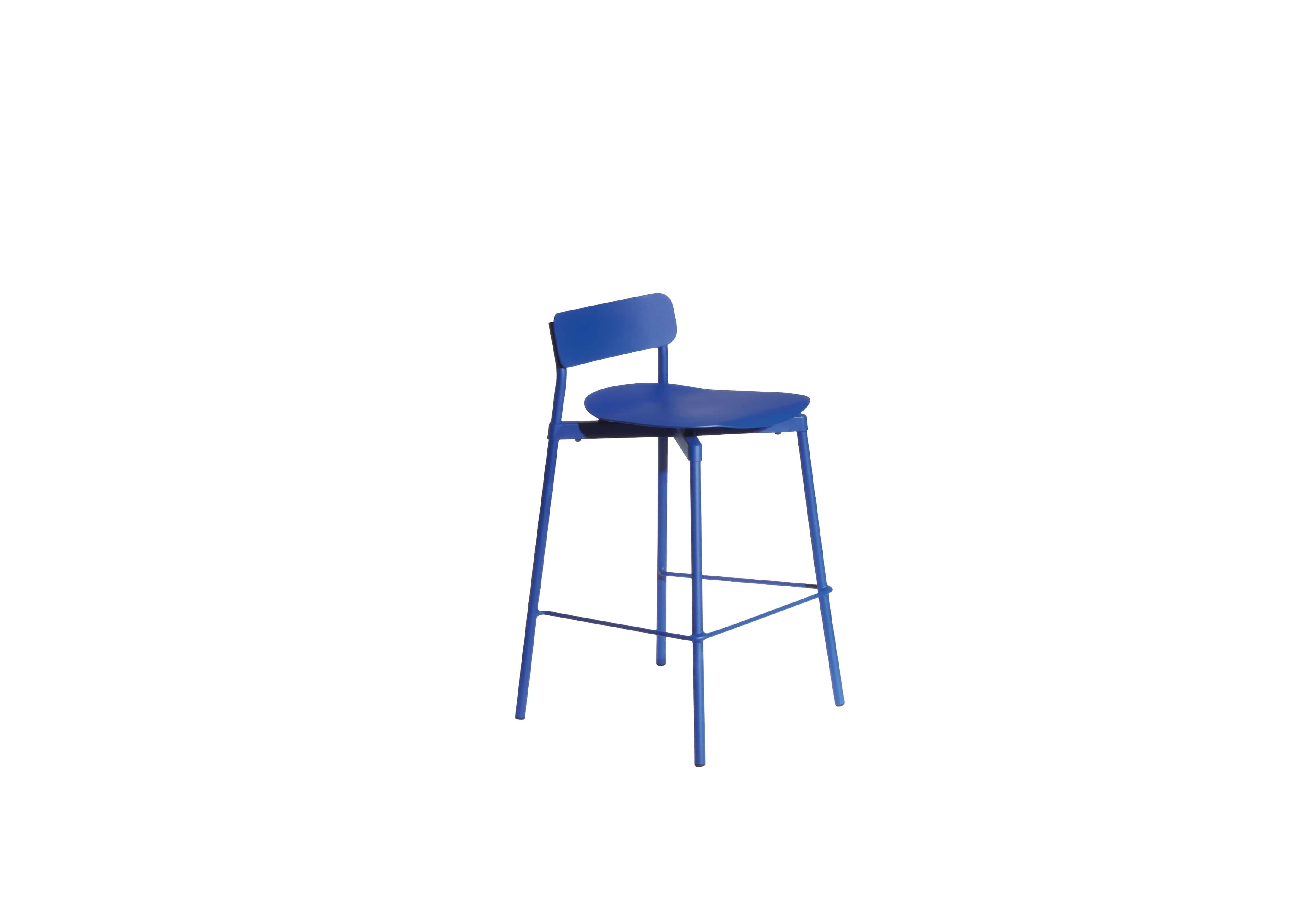 Petite Friture Small Fromme Tabouret de bar en aluminium bleu par Tom Chung, 2020

La collection S/One se distingue par sa ligne épurée et son design compact. Les absorbeurs placés sous les sièges leur confèrent une flexibilité souple et très