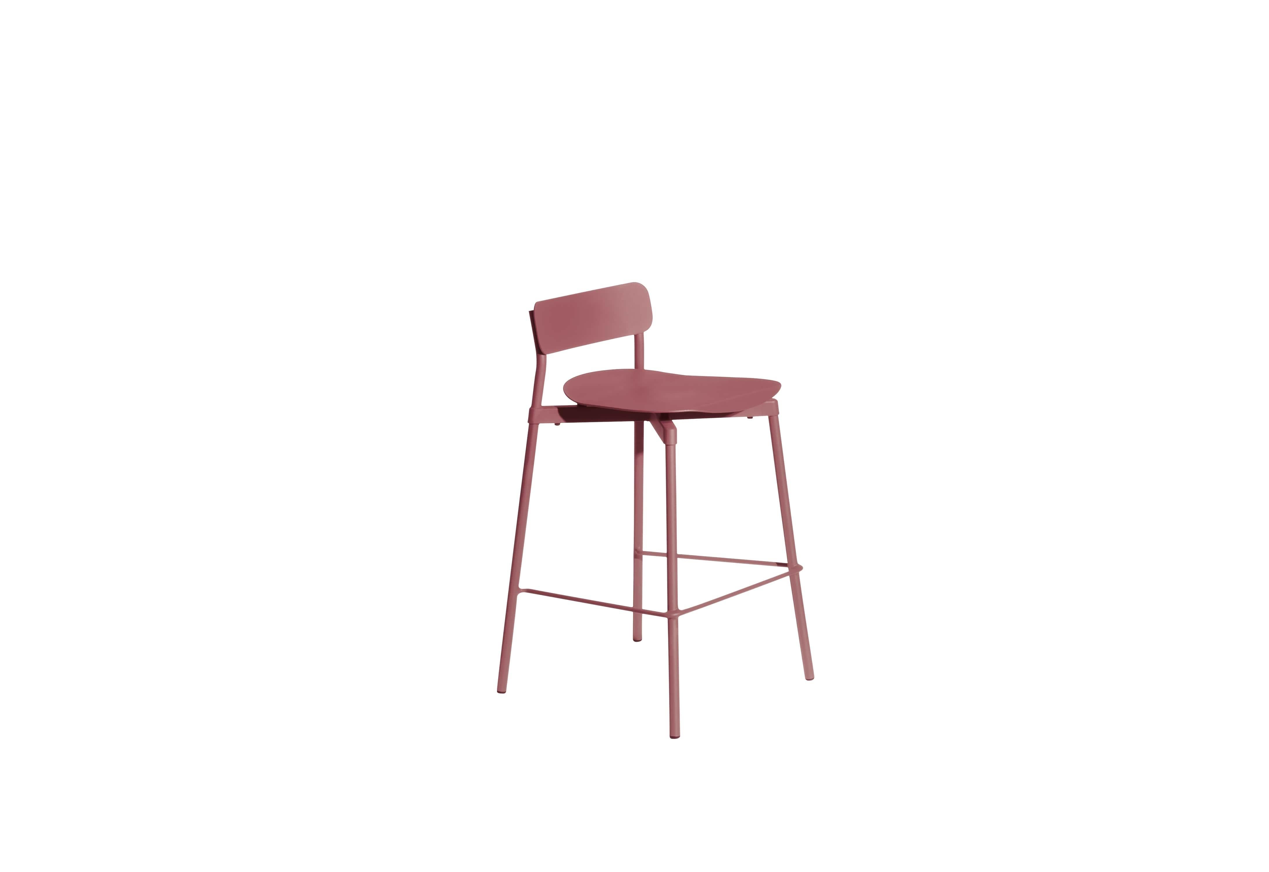 Petite Friture Small Fromme Tabouret de bar en aluminium brun-rouge par Tom Chung, 2020

La collection S/One se distingue par sa ligne épurée et son design compact. Les absorbeurs placés sous les sièges leur confèrent une flexibilité souple et très