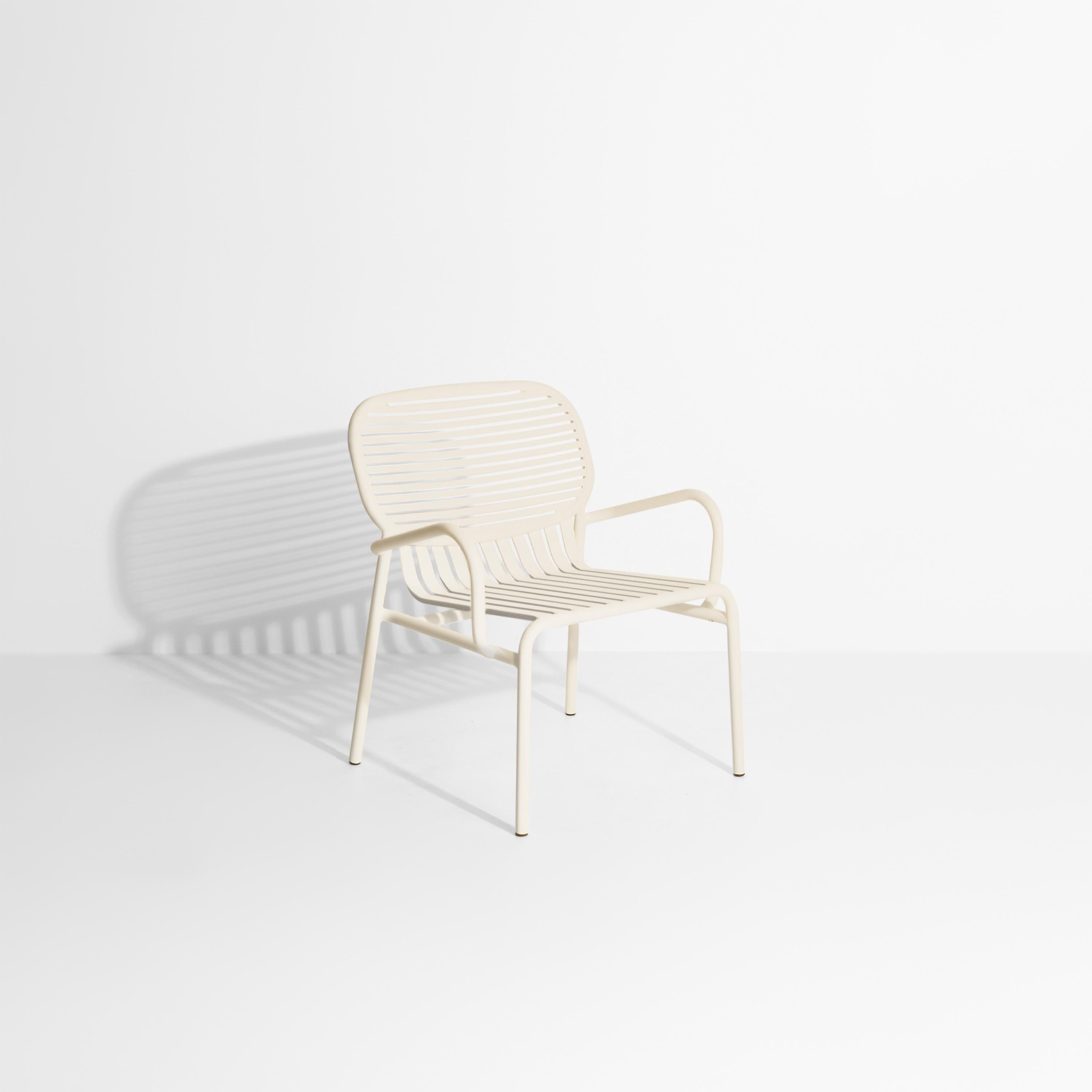Petite Friture Wochenend-Sessel aus elfenbeinfarbenem Aluminium von Studio BrichetZiegler, 2017

Die Week-End-Kollektion besteht aus einer kompletten Palette von Außenmöbeln mit mattierter Epoxidharzlackierung mit Aluminiummaserung, die 18