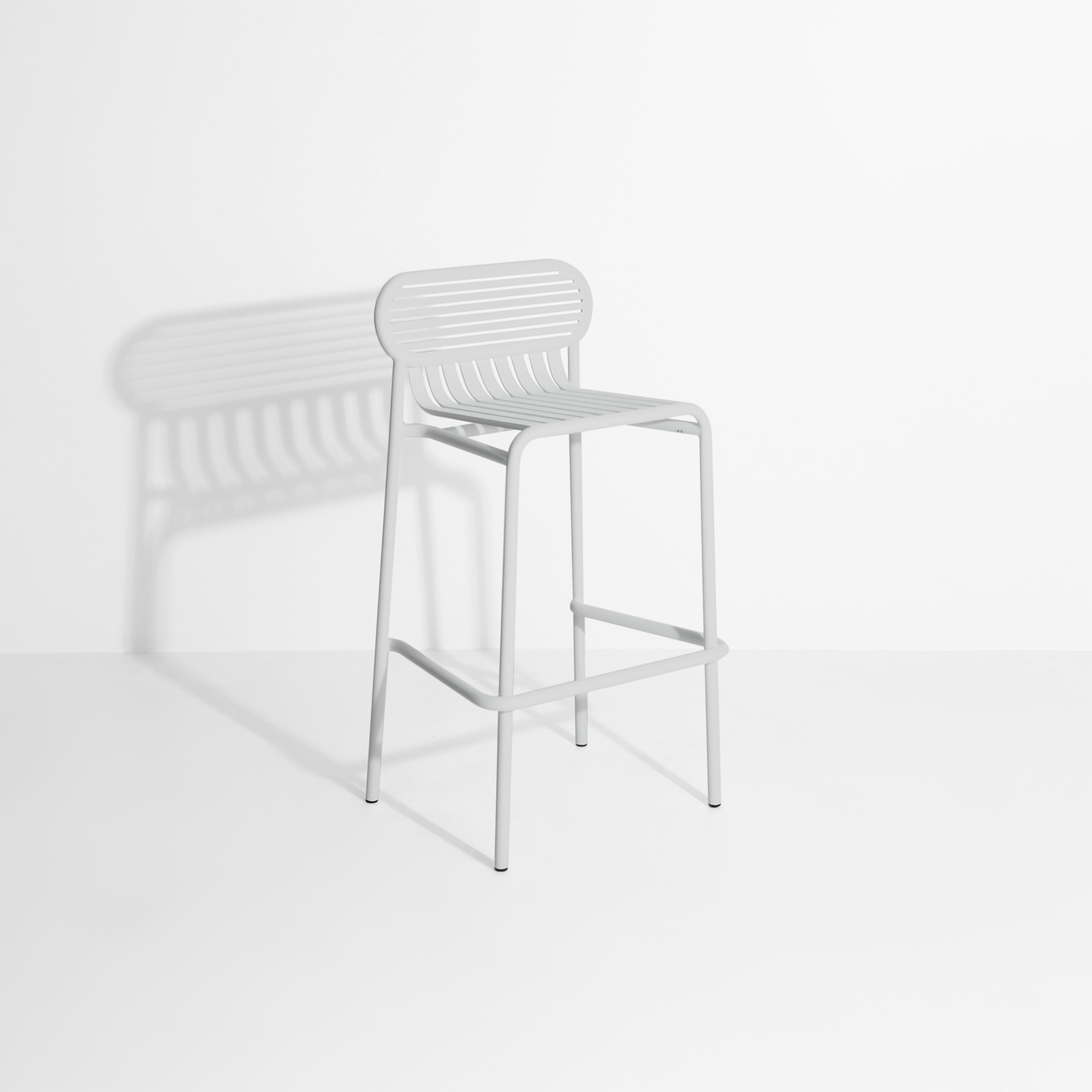 Tabouret de bar Week-End Petite Friture en aluminium gris perle par Studio BrichetZiegler, 2017.

La collection week-end est une gamme complète de mobilier d'extérieur, en peinture époxy aluminium grainé, finition mate, qui comprend 18 fonctions et