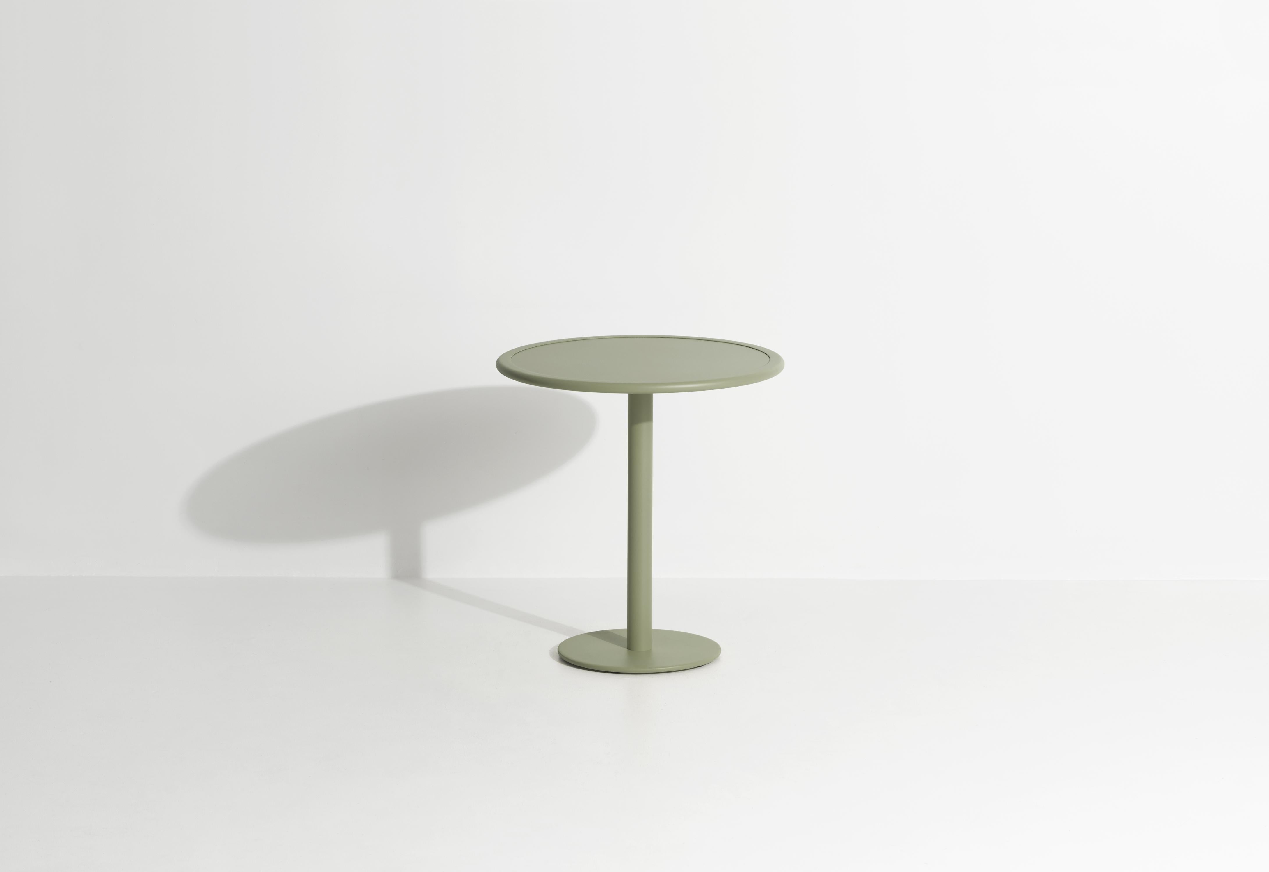 Petite Friture Week-End Bistro Round Dining Table en aluminium vert jade par Studio BrichetZiegler, 2017.

La collection week-end est une gamme complète de mobilier d'extérieur, en peinture époxy aluminium grainé, finition mate, qui comprend 18
