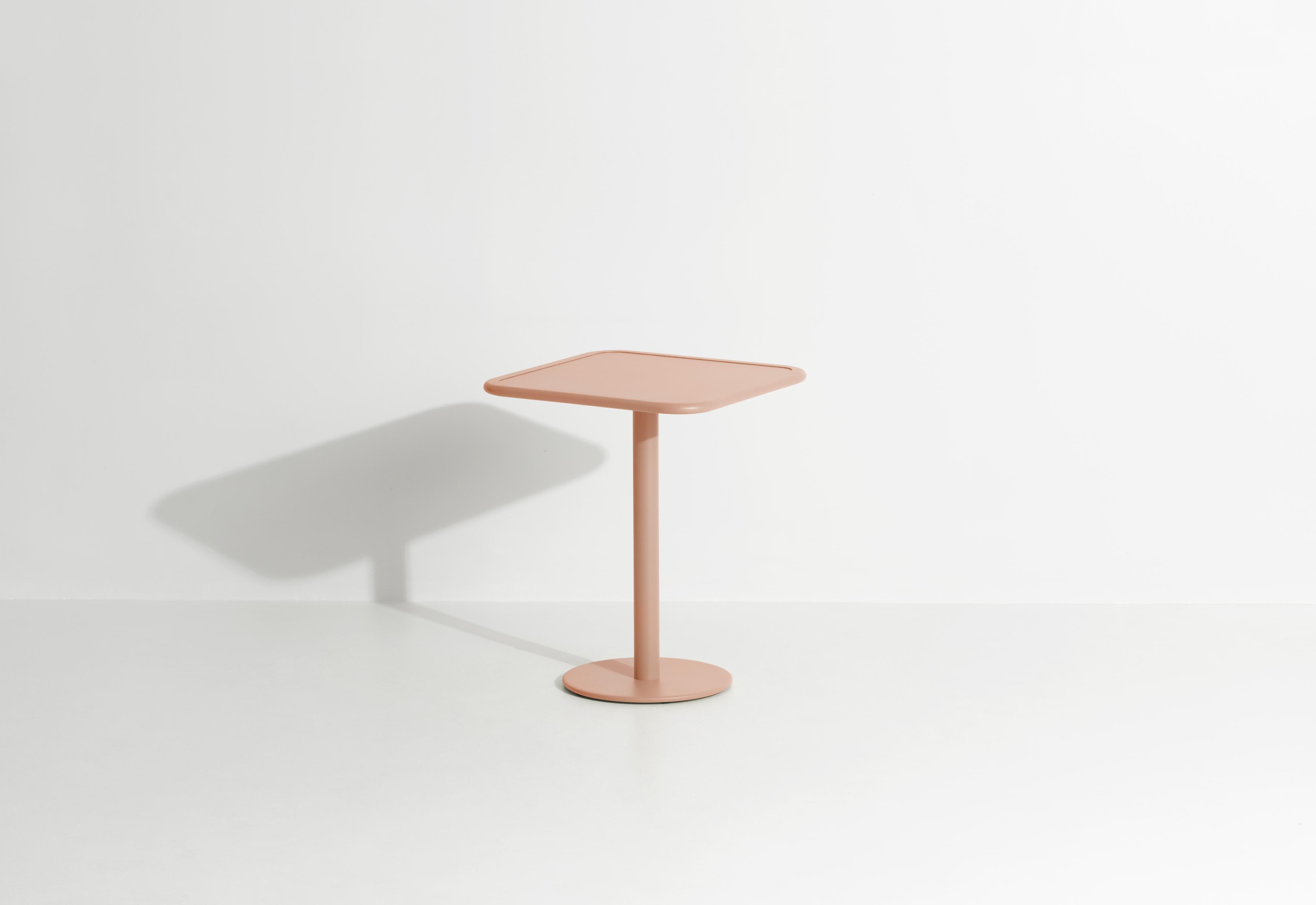 Chinois Petite table de salle à manger carrée Bistro Week-end en aluminium poudré, 2017 en vente
