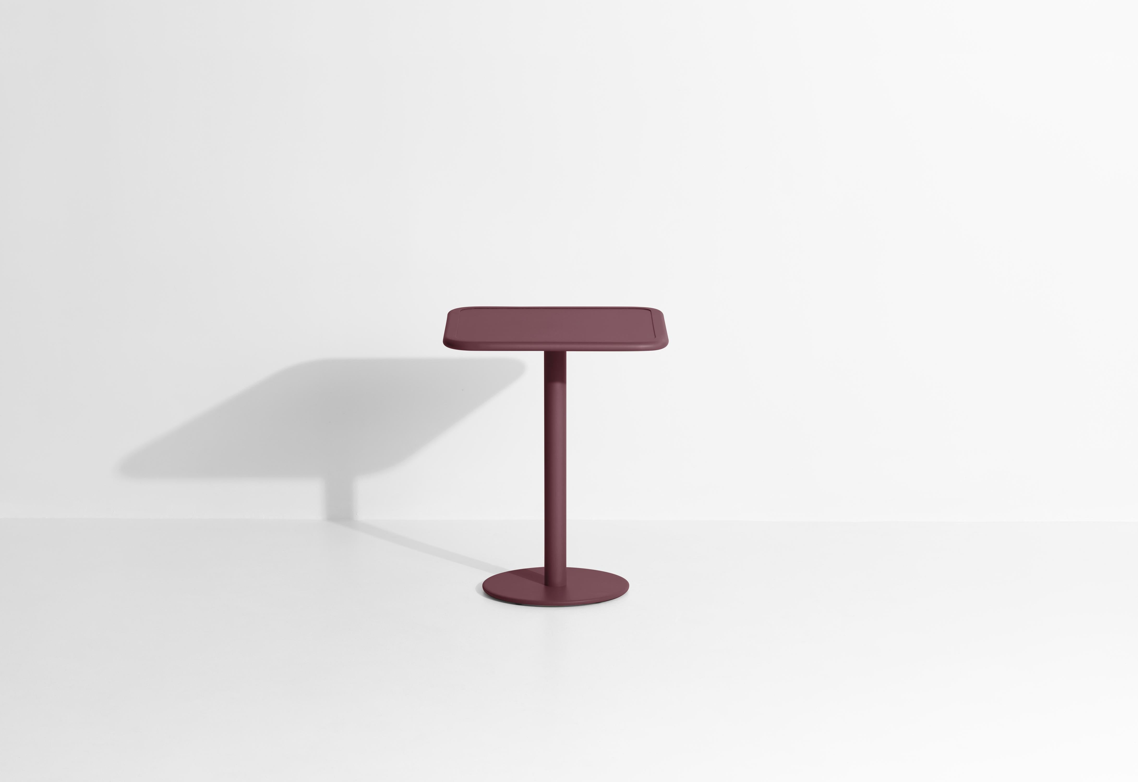 Petite table de salle à manger carrée Week-end Bistro en aluminium bourgogne, 2017 Neuf - En vente à Brooklyn, NY