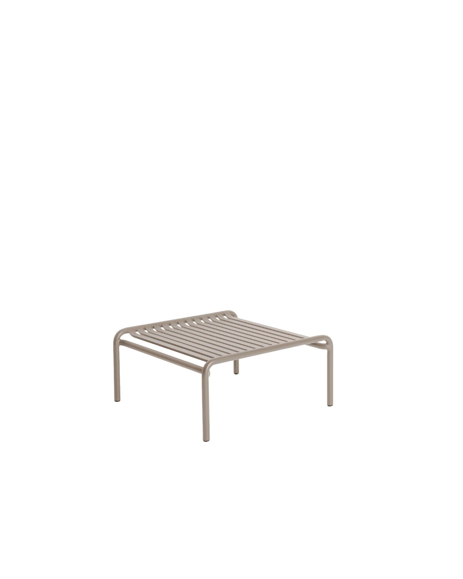 Table basse Week-End Petite Friture en aluminium Dune par Studio BrichetZiegler, 2017

La collection week-end est une gamme complète de mobilier d'extérieur, en peinture époxy aluminium grainé, finition mate, qui comprend 18 fonctions et 8 couleurs