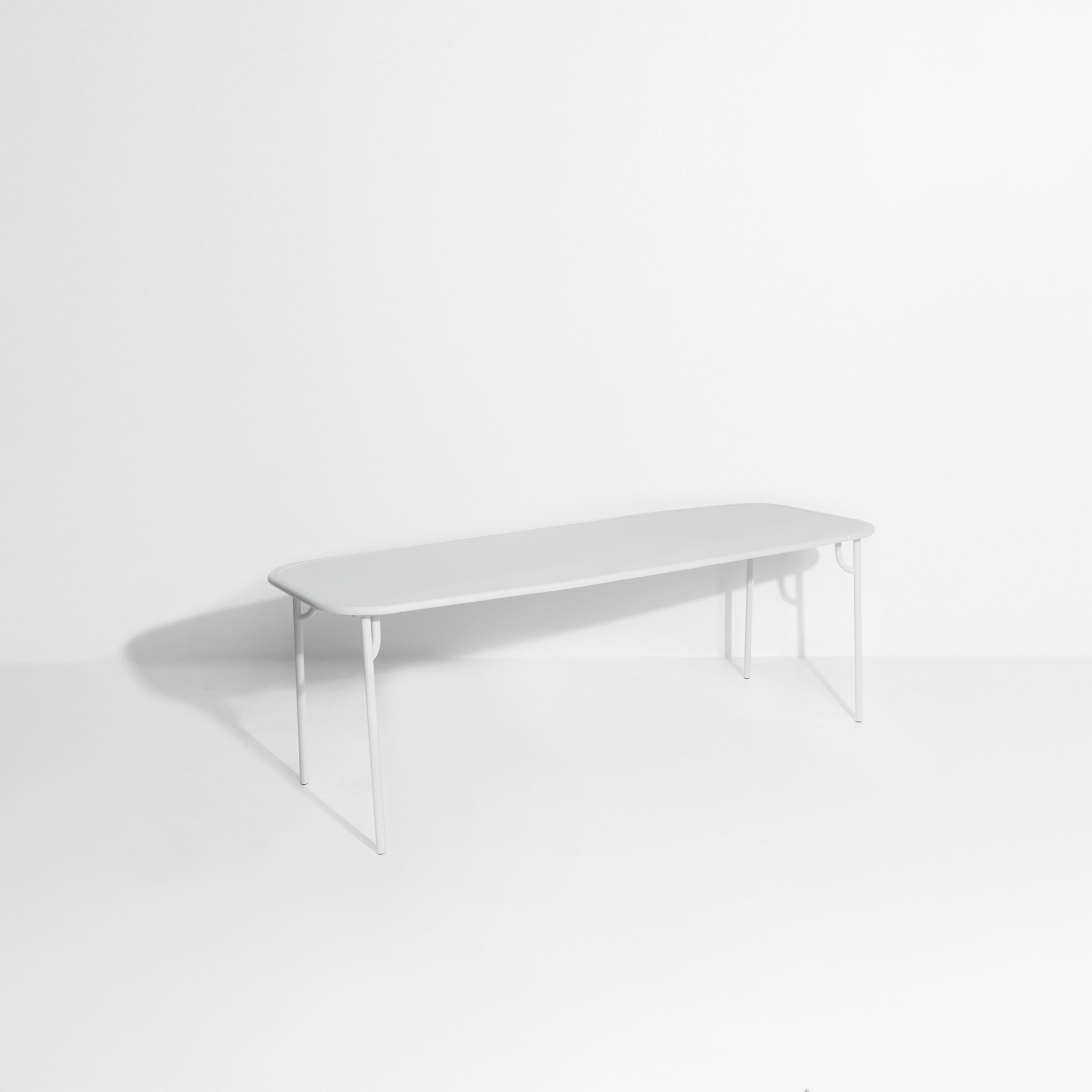 Petite Friture Week-End Large Plain Rectangular Dining Table in Pearl Grey Aluminium by Studio BrichetZiegler, 2017

Die Week-End-Kollektion besteht aus einer kompletten Palette von Außenmöbeln mit mattierter Epoxidharzlackierung mit
