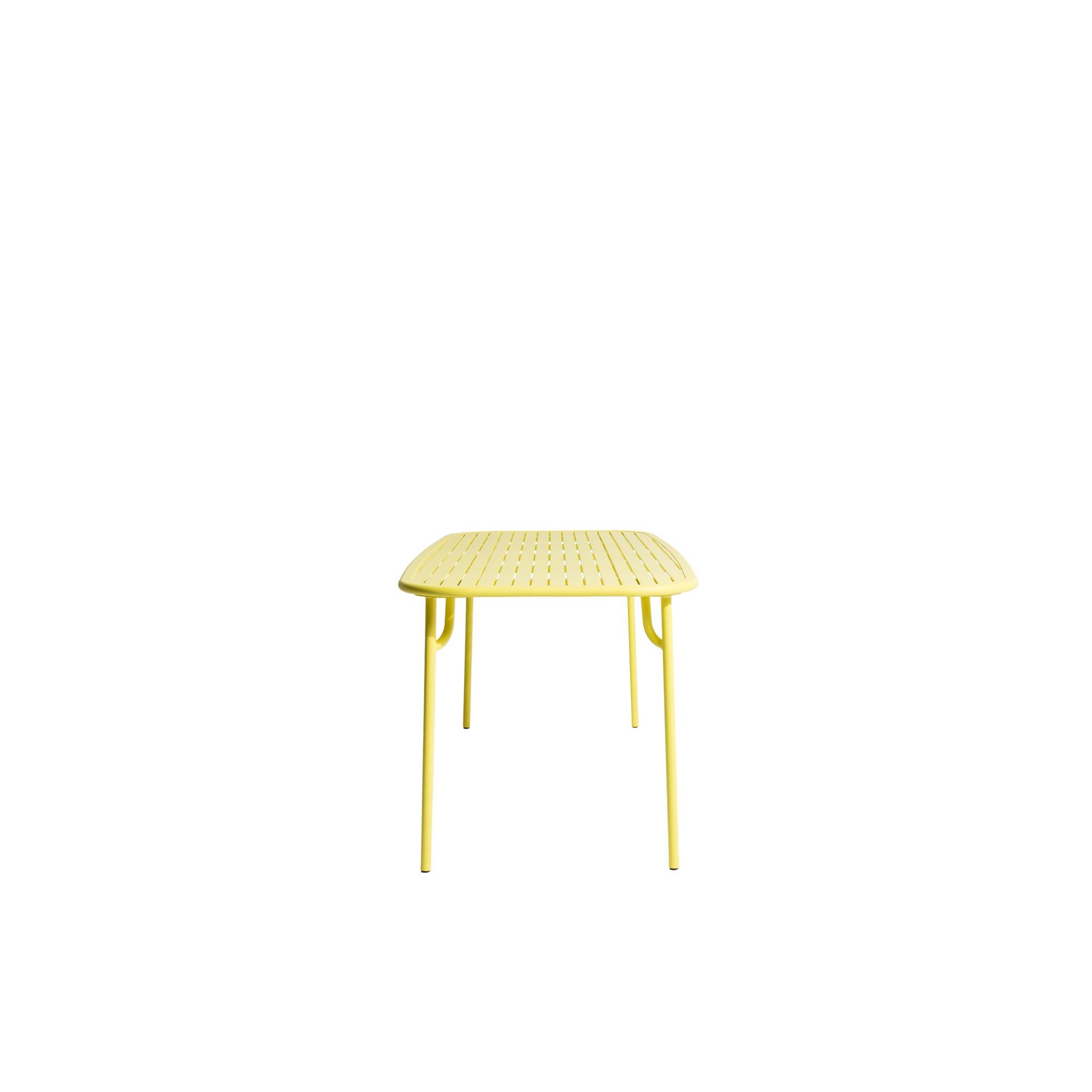 Table de salle à manger rectangulaire moyenne Petite Friture Week-End en aluminium jaune avec lattes par Studio BrichetZiegler, 2017.

La collection week-end est une gamme complète de mobilier d'extérieur, en peinture époxy aluminium grainé,