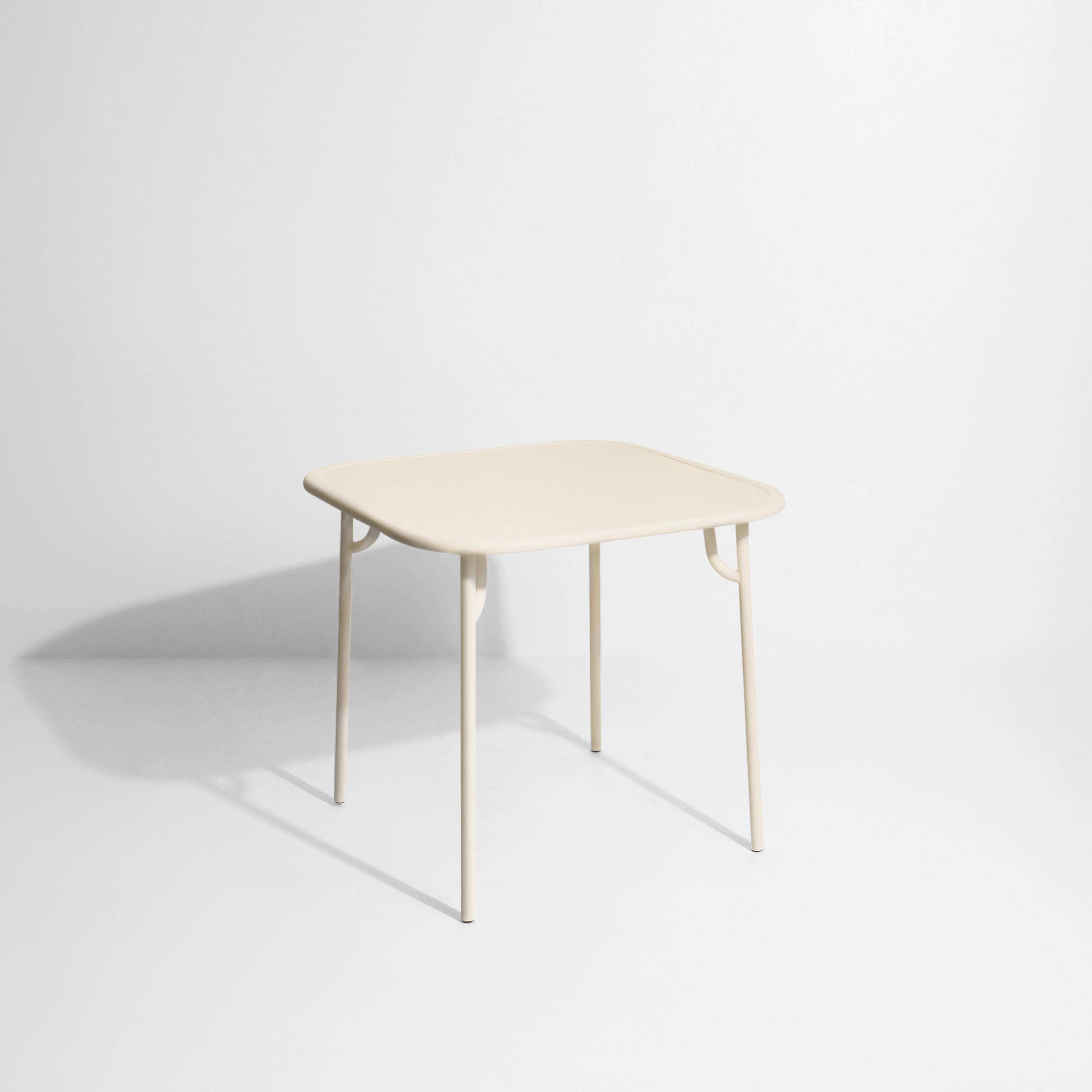 Petite Friture Week-End Plain Square Dining Table en aluminium ivoire par Studio BrichetZiegler, 2017

La collection week-end est une gamme complète de mobilier d'extérieur, en peinture époxy aluminium grainé, finition mate, qui comprend 18