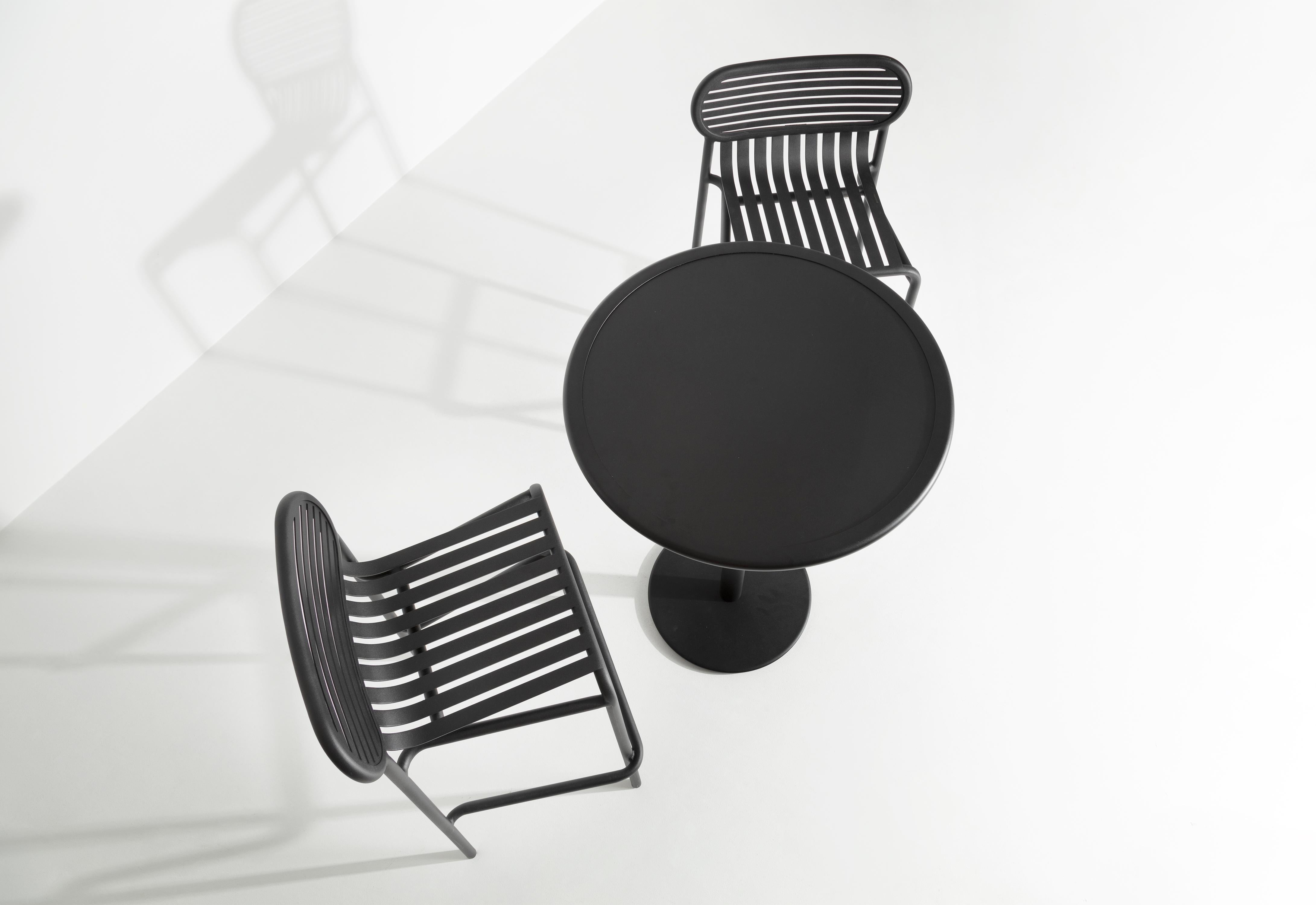 XXIe siècle et contemporain Petite table haute ronde Week-end de Friture en aluminium noir, 2017 en vente