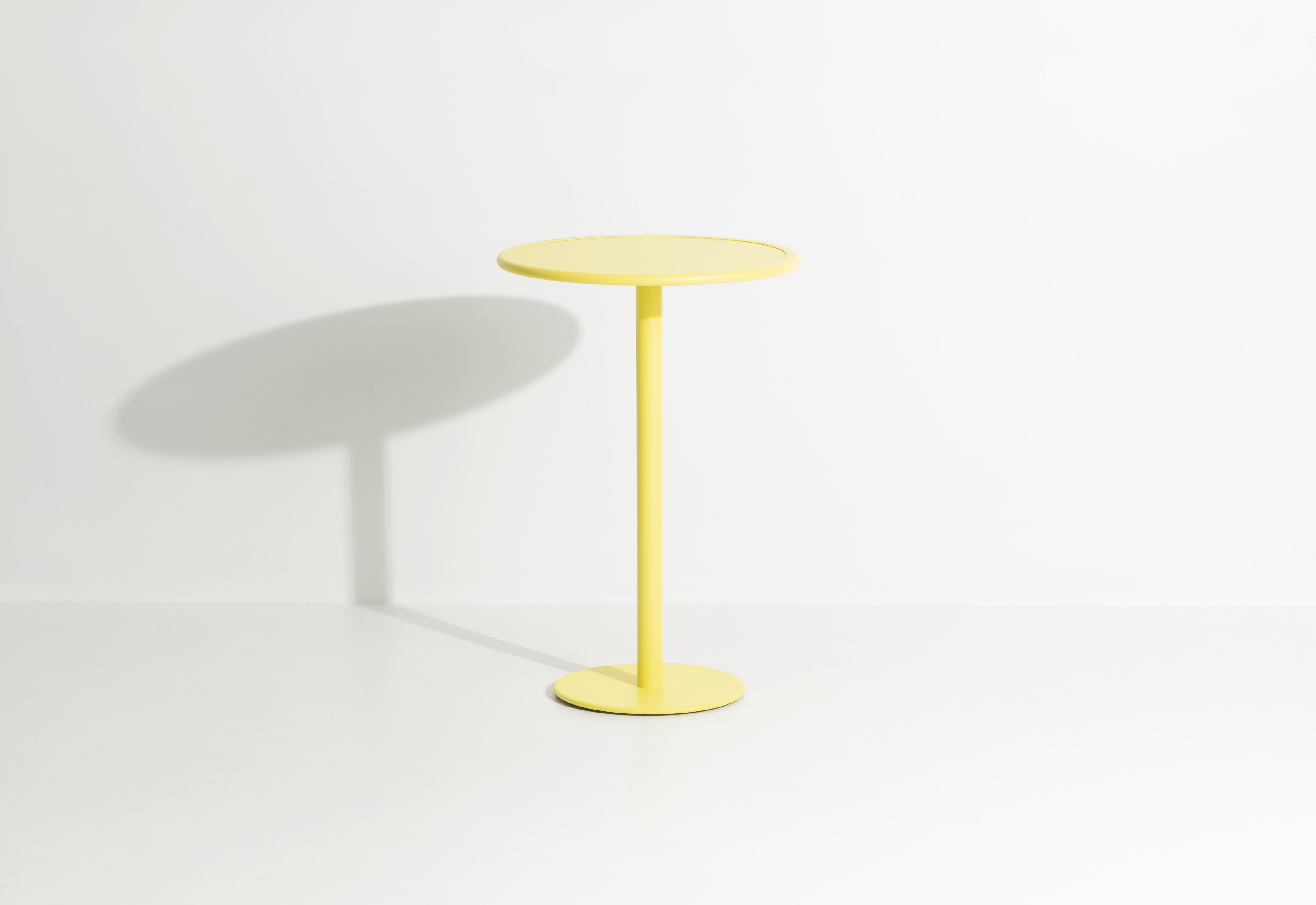 Table haute ronde Week-End Petite Friture en aluminium jaune par Studio BrichetZiegler, 2017.

La collection week-end est une gamme complète de mobilier d'extérieur, en peinture époxy aluminium grainé, finition mate, qui comprend 18 fonctions et 8