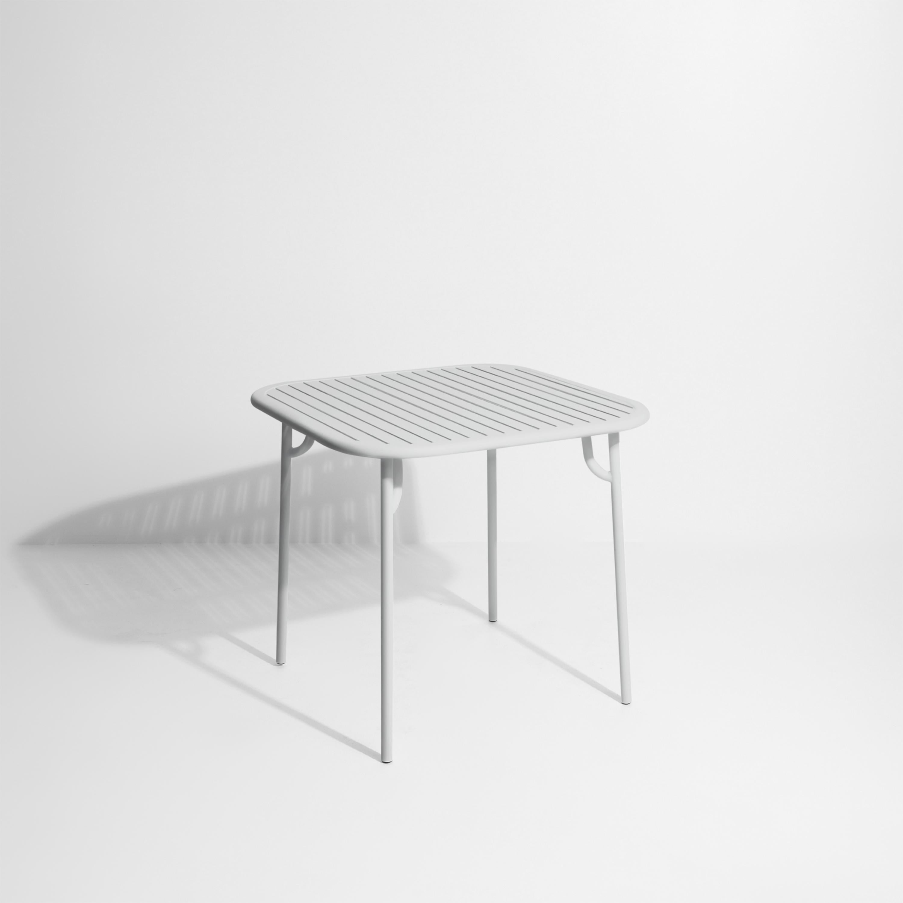 Table de repas carrée Petite Friture Week-End en aluminium gris perle avec lattes par Studio BrichetZiegler, 2017.

La collection week-end est une gamme complète de mobilier d'extérieur, en peinture époxy aluminium grainé, finition mate, qui