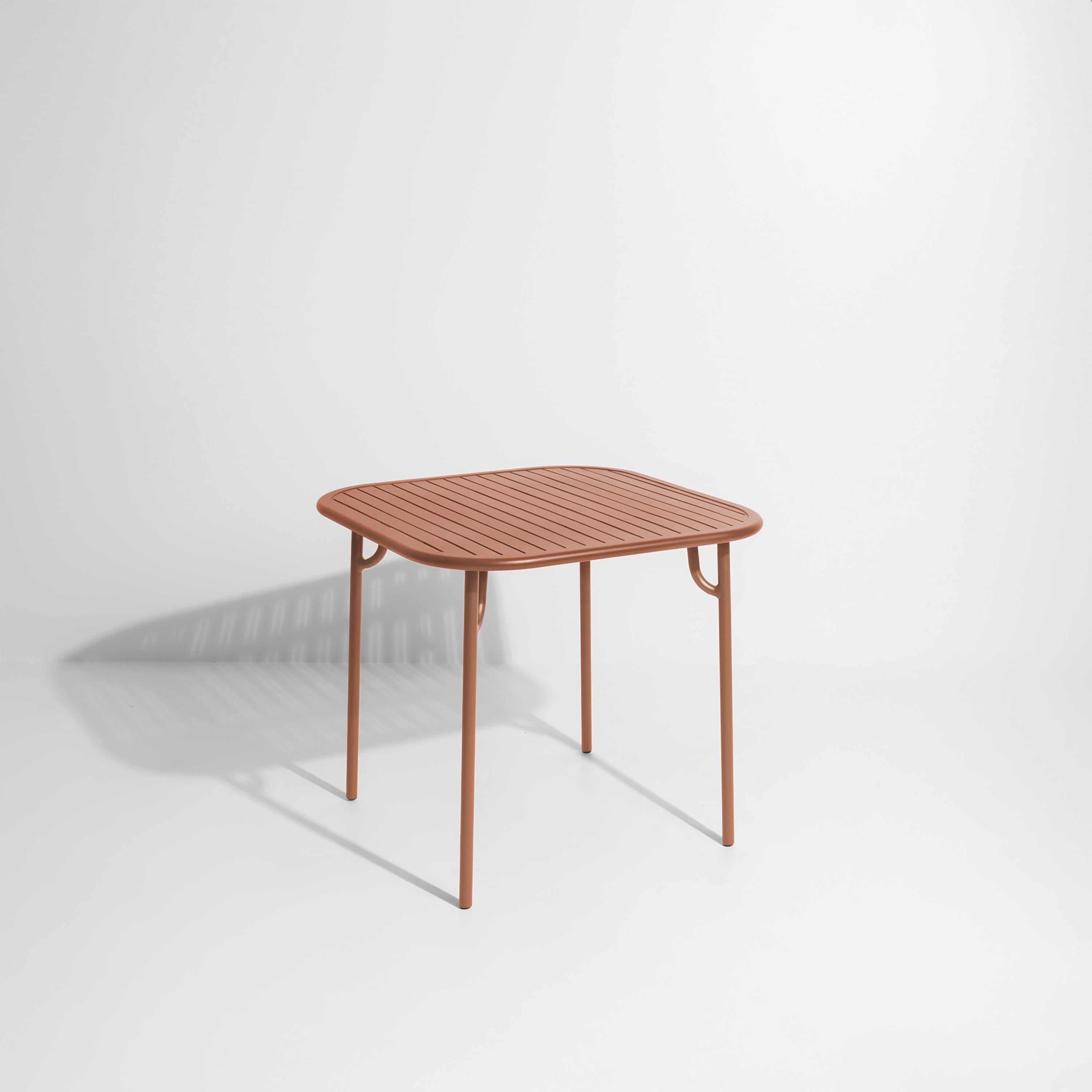 Petite Friture Week-End Square Dining Table en aluminium terracotta avec lattes par Studio BrichetZiegler, 2017.

La collection week-end est une gamme complète de mobilier d'extérieur, en peinture époxy aluminium grainé, finition mate, qui