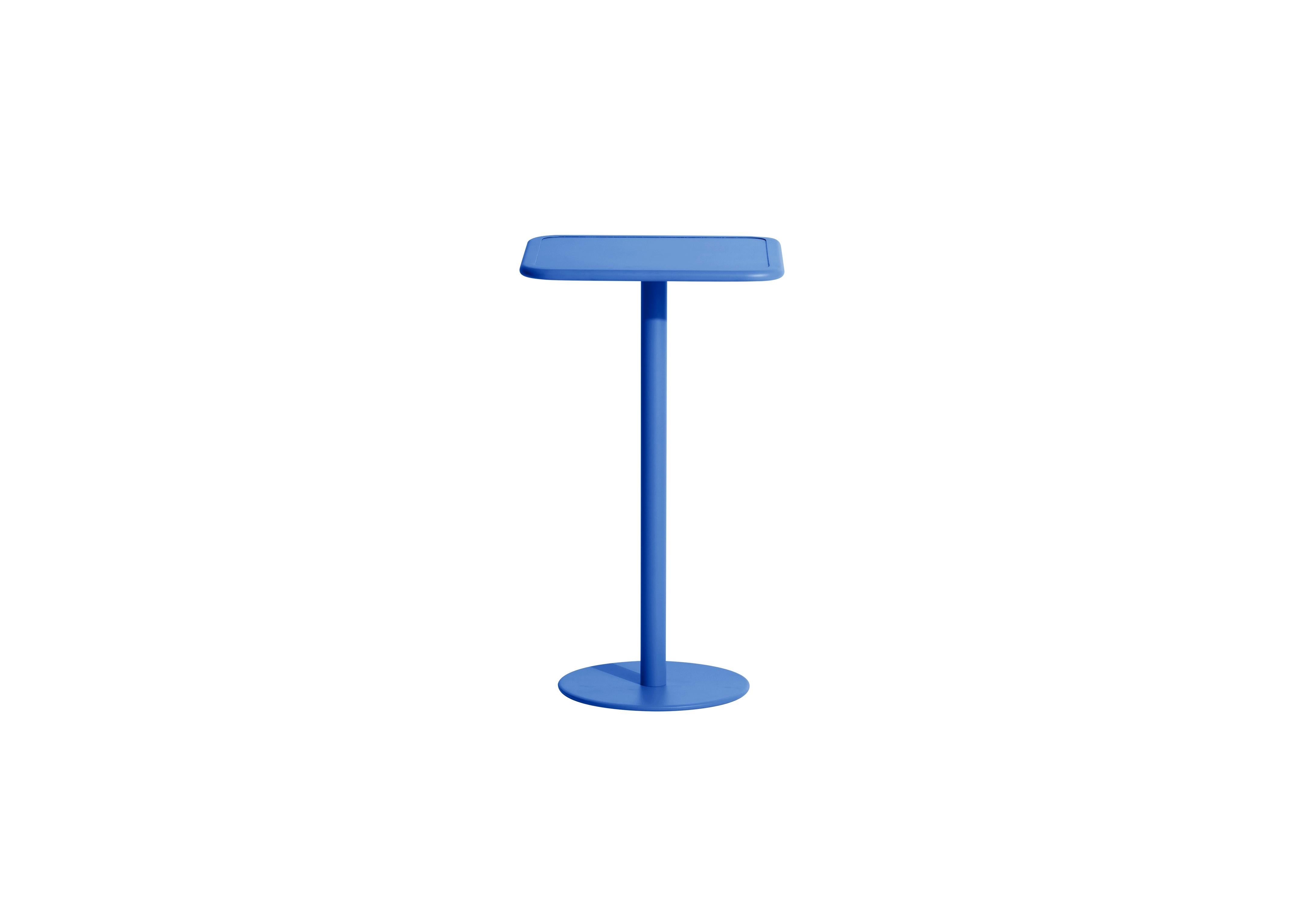 Table haute carrée Week-End Petite Friture en aluminium bleu par Studio BrichetZiegler, 2017.

La collection week-end est une gamme complète de mobilier d'extérieur, en peinture époxy aluminium grainé, finition mate, qui comprend 18 fonctions et 8
