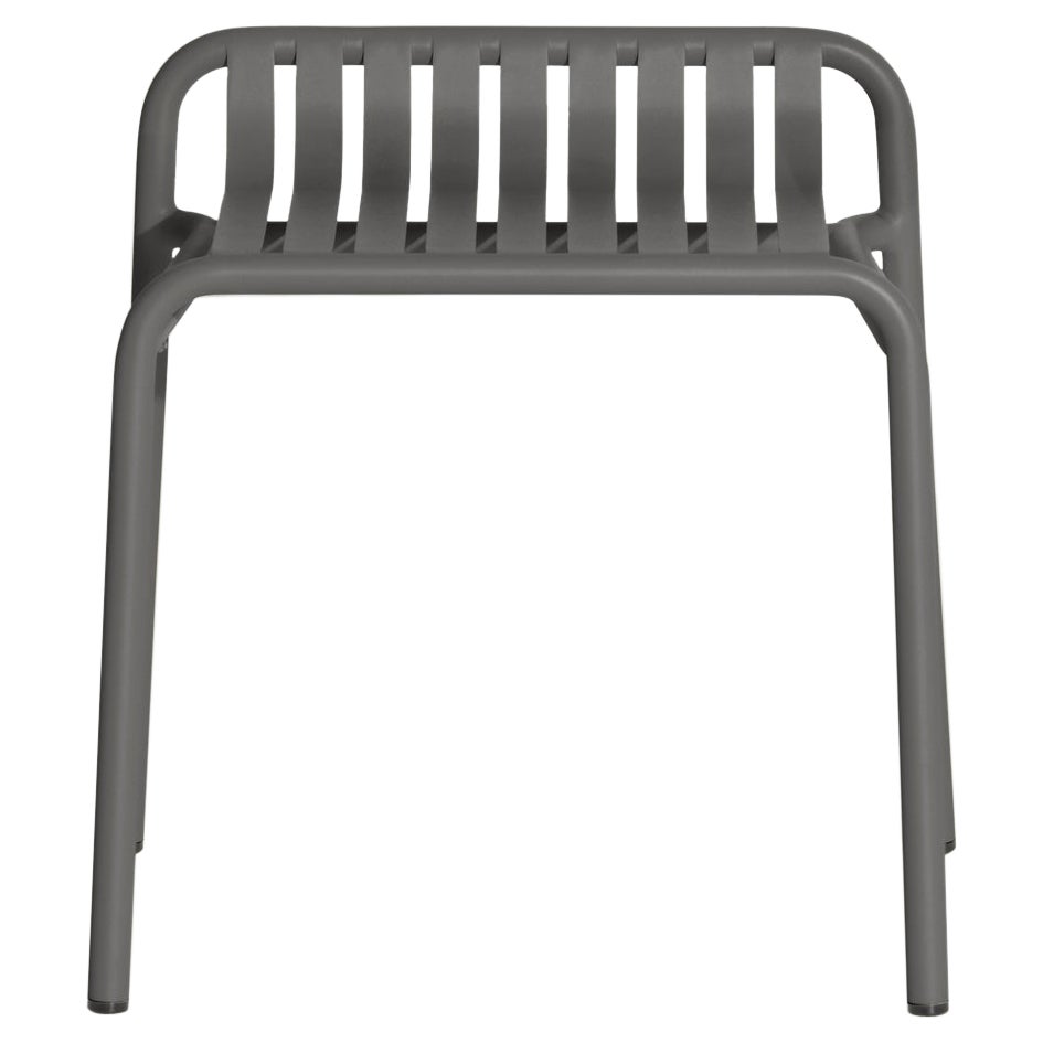 Petit tabouret de la semaine Friture en aluminium anthracite de Studio BrichetZiegler