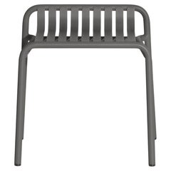Petit tabouret de la semaine Friture en aluminium anthracite de Studio BrichetZiegler
