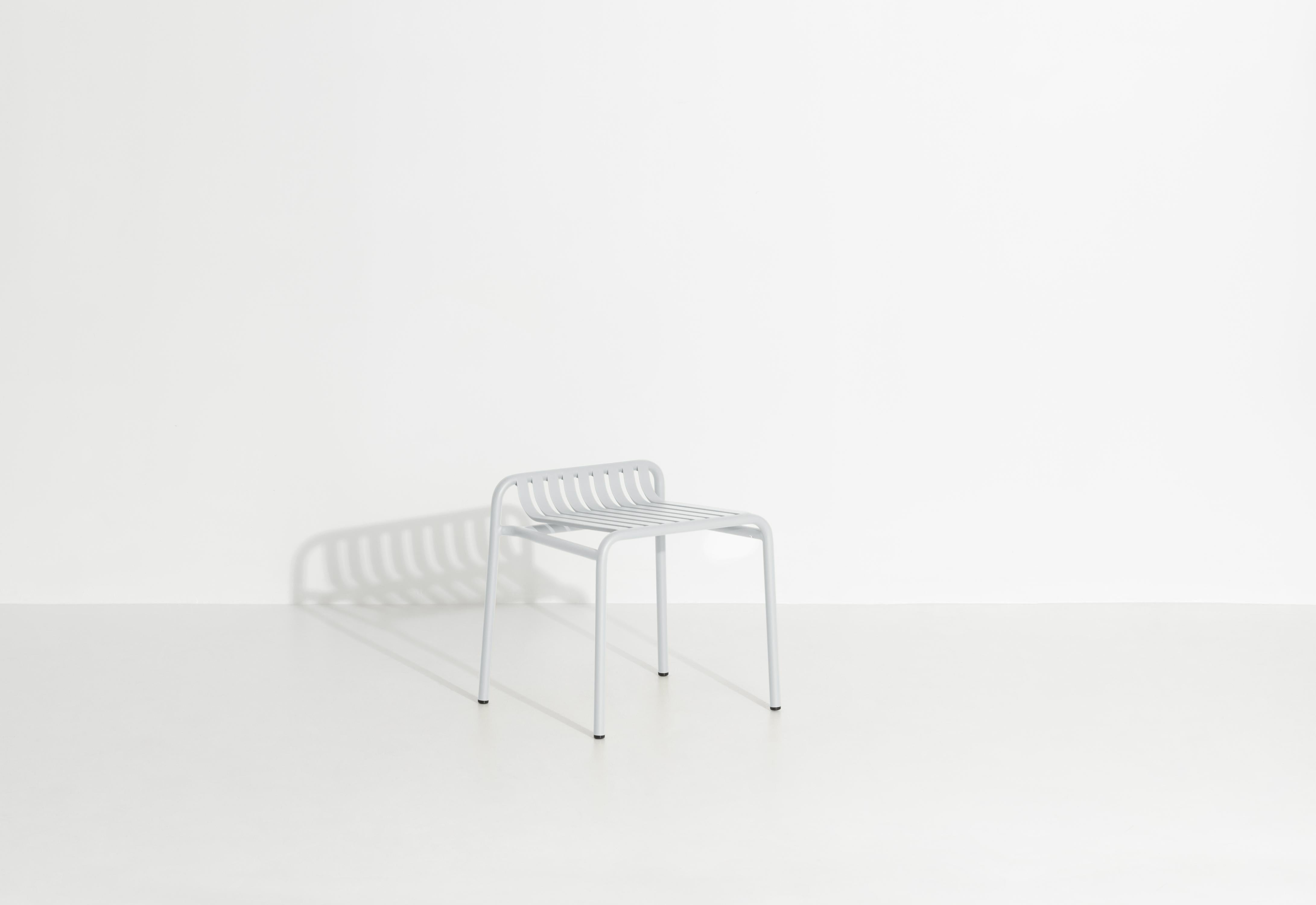 Tabouret de week-end Petite Friture en aluminium gris perle par le Studio BrichetZiegler, 2017.

La collection week-end est une gamme complète de mobilier d'extérieur, en peinture époxy aluminium grainé, finition mate, qui comprend 18 fonctions et 8