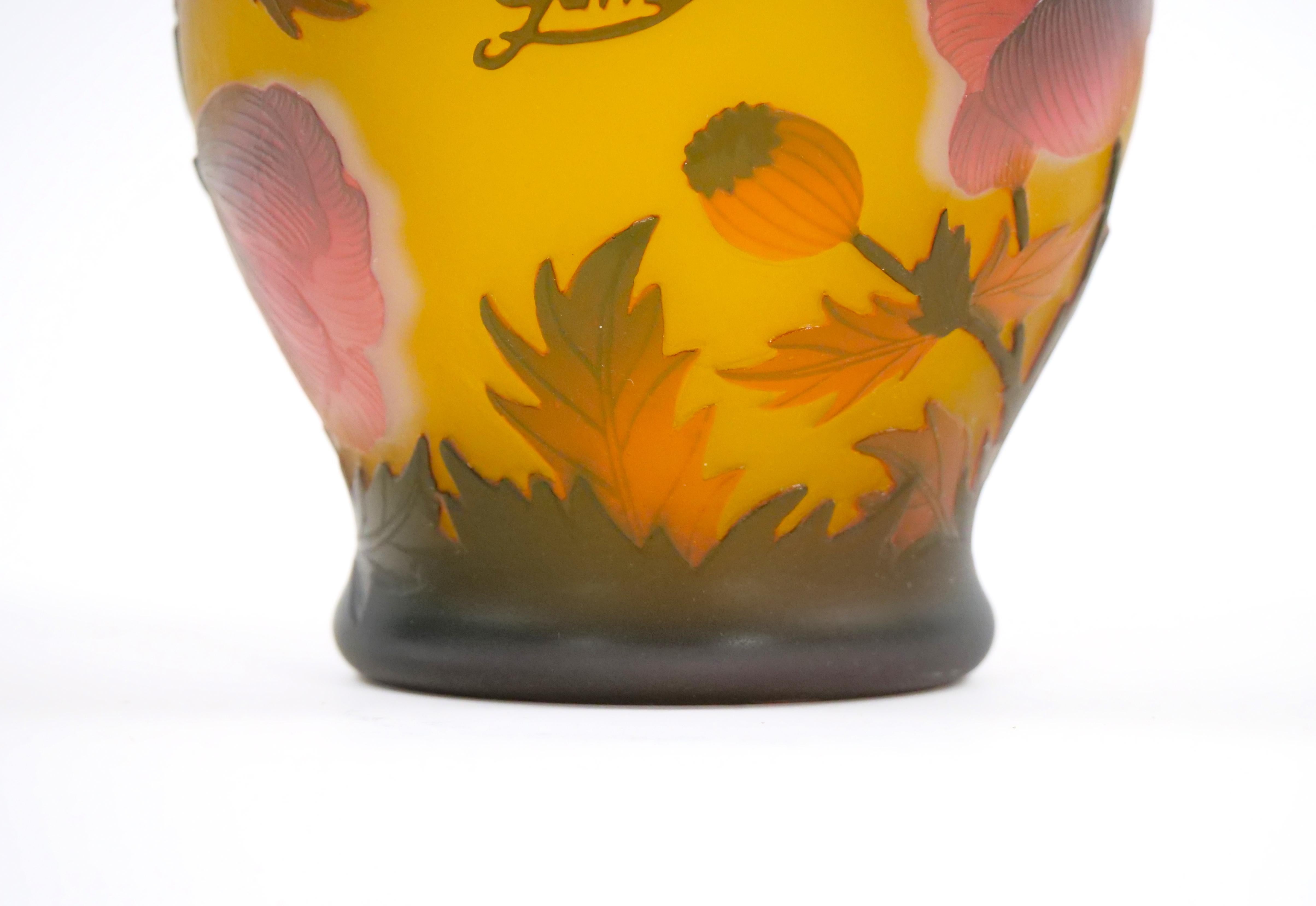 Lampe à poser Petite Galle Cameo en verre en vente 6