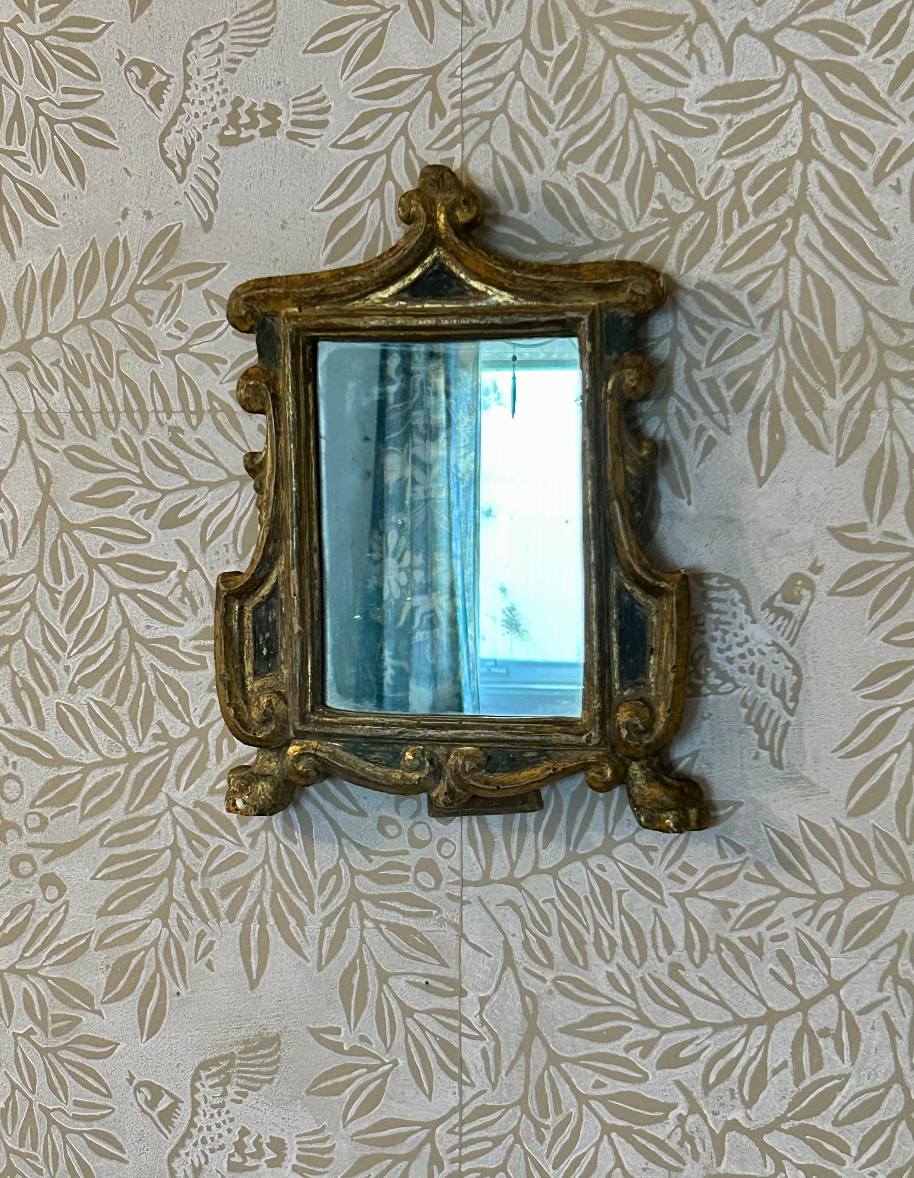 Pequeño espejo dorado de pared y mesa, Siglo XVIII, Italiano en venta 4