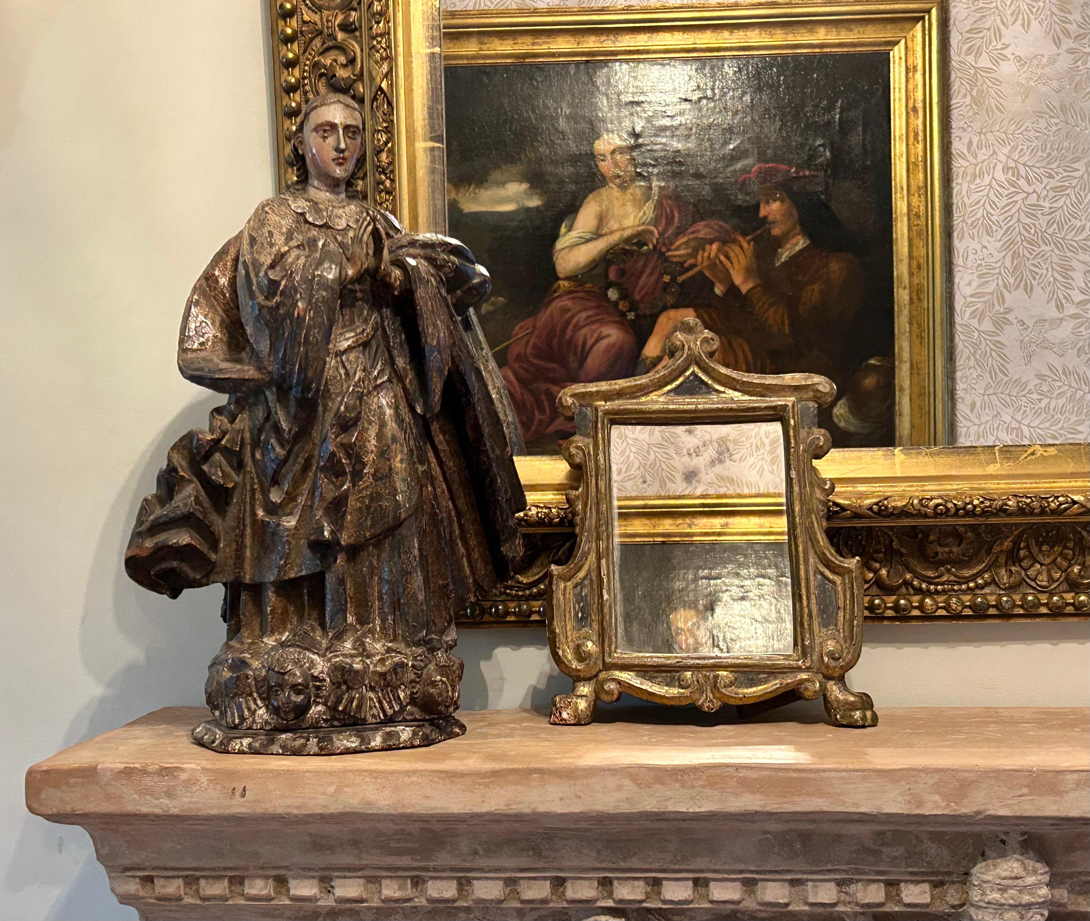 Pequeño espejo dorado de pared y mesa, Siglo XVIII, Italiano Tallado en venta