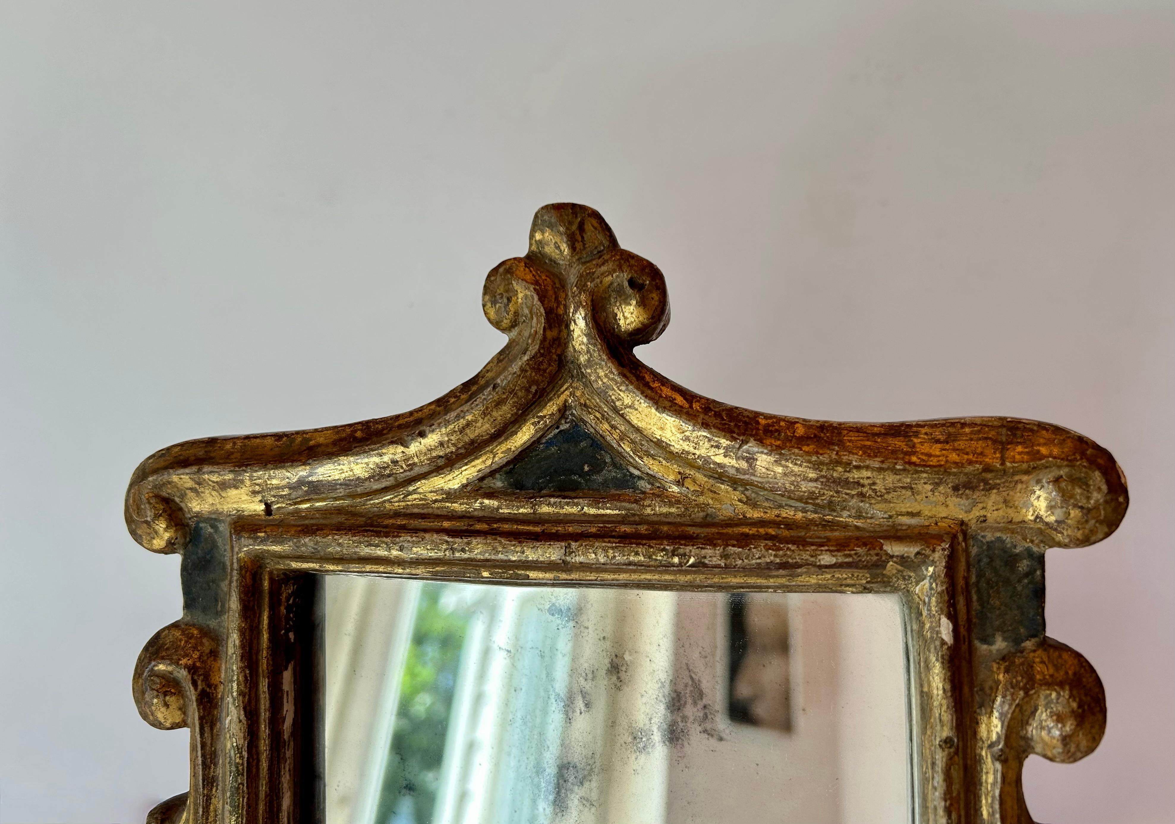 Pequeño espejo dorado de pared y mesa, Siglo XVIII, Italiano en venta 1