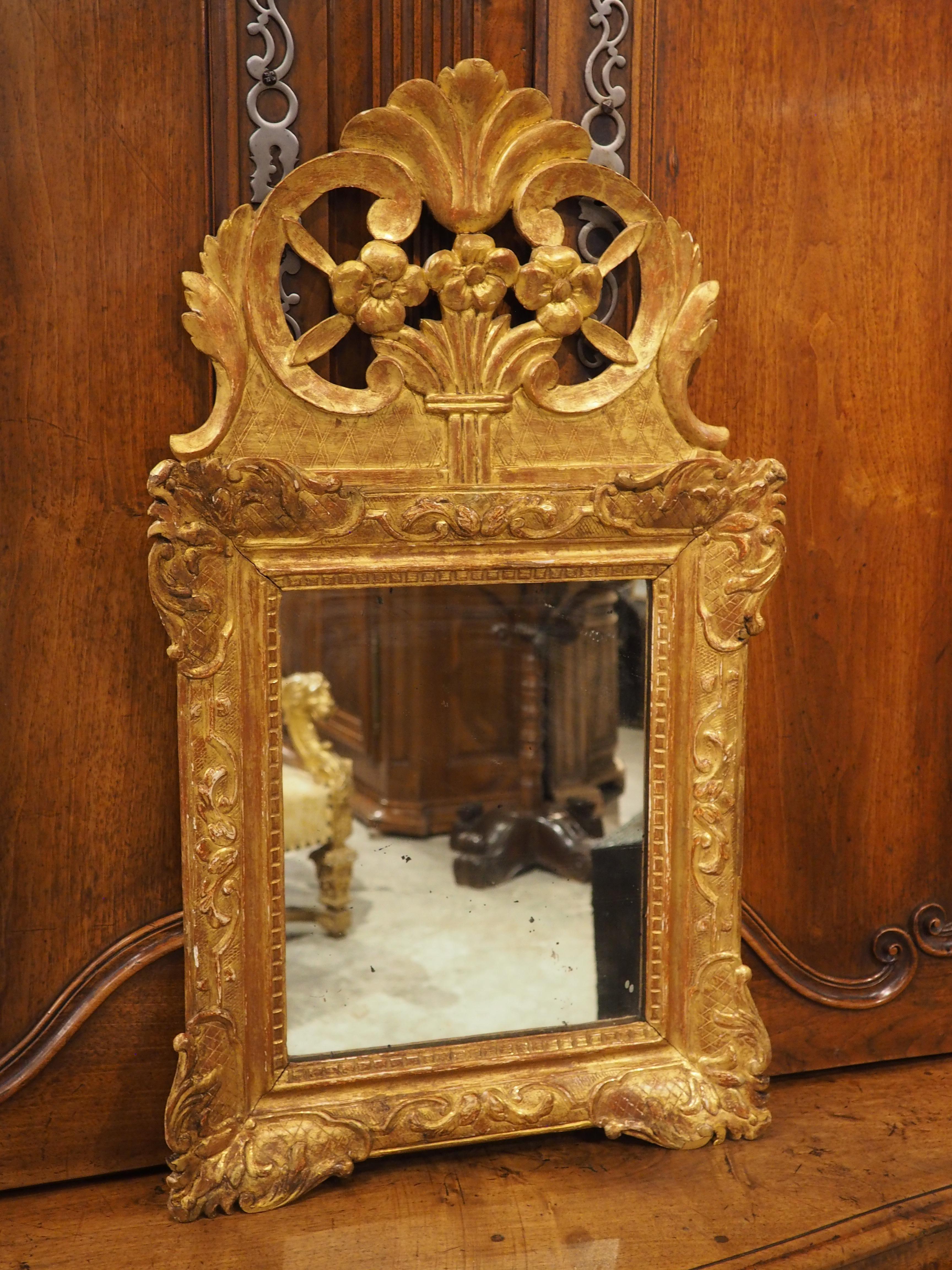 Kleiner Spiegel aus Giltwood aus der Provence, Frankreich, CIRCA 1900 im Angebot 7