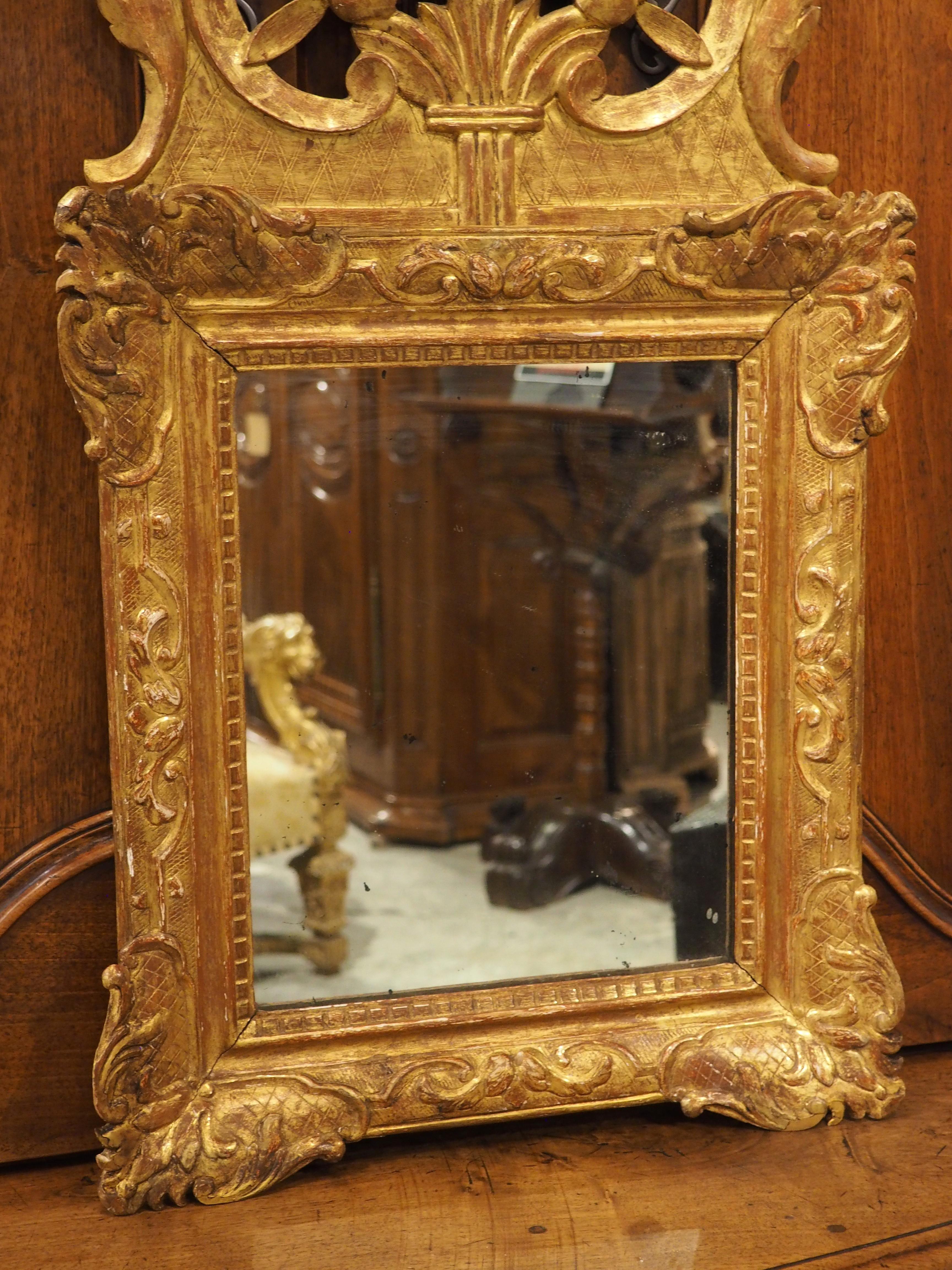 Kleiner Spiegel aus Giltwood aus der Provence, Frankreich, CIRCA 1900 im Angebot 8