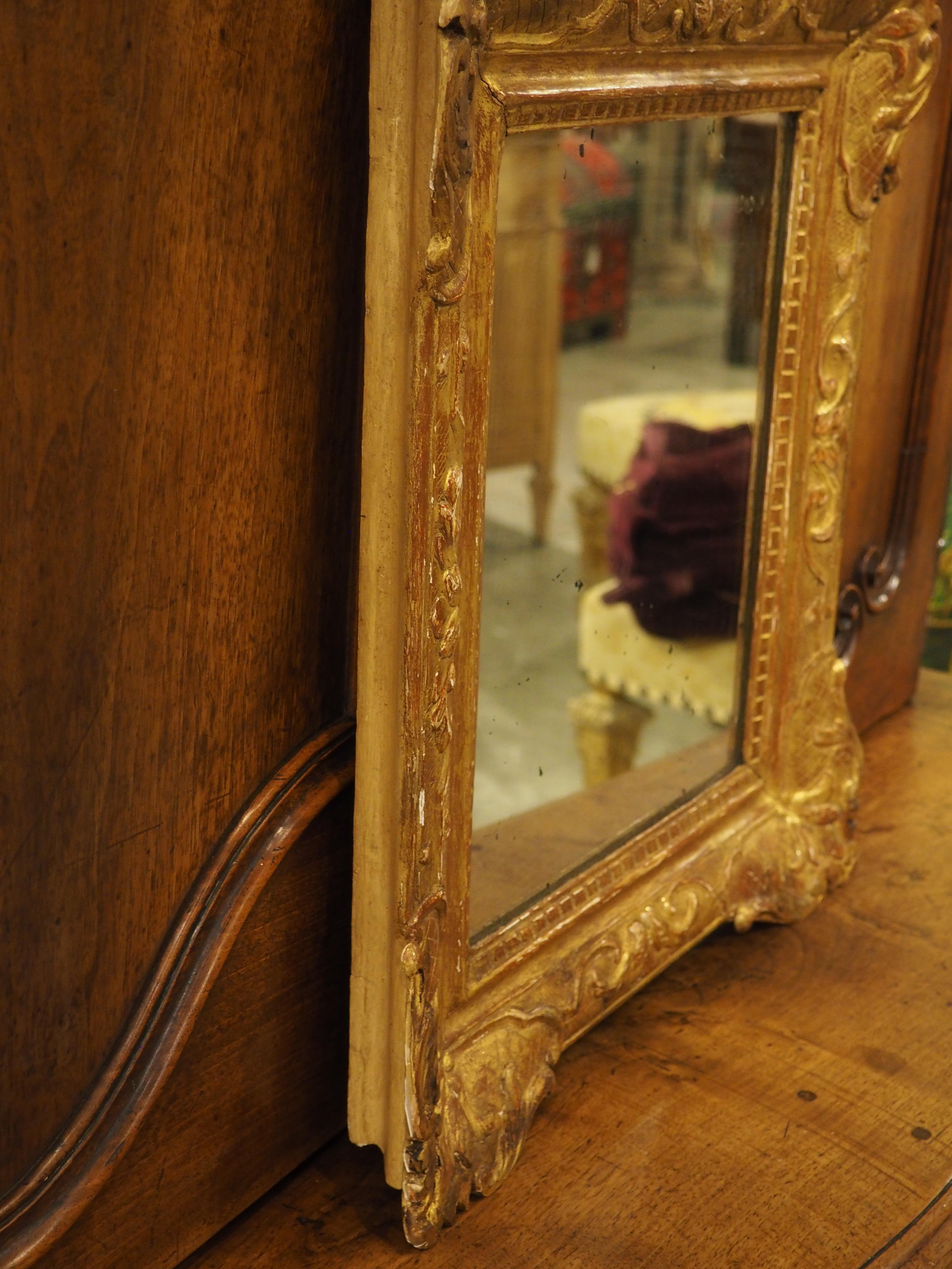 Kleiner Spiegel aus Giltwood aus der Provence, Frankreich, CIRCA 1900 im Angebot 9