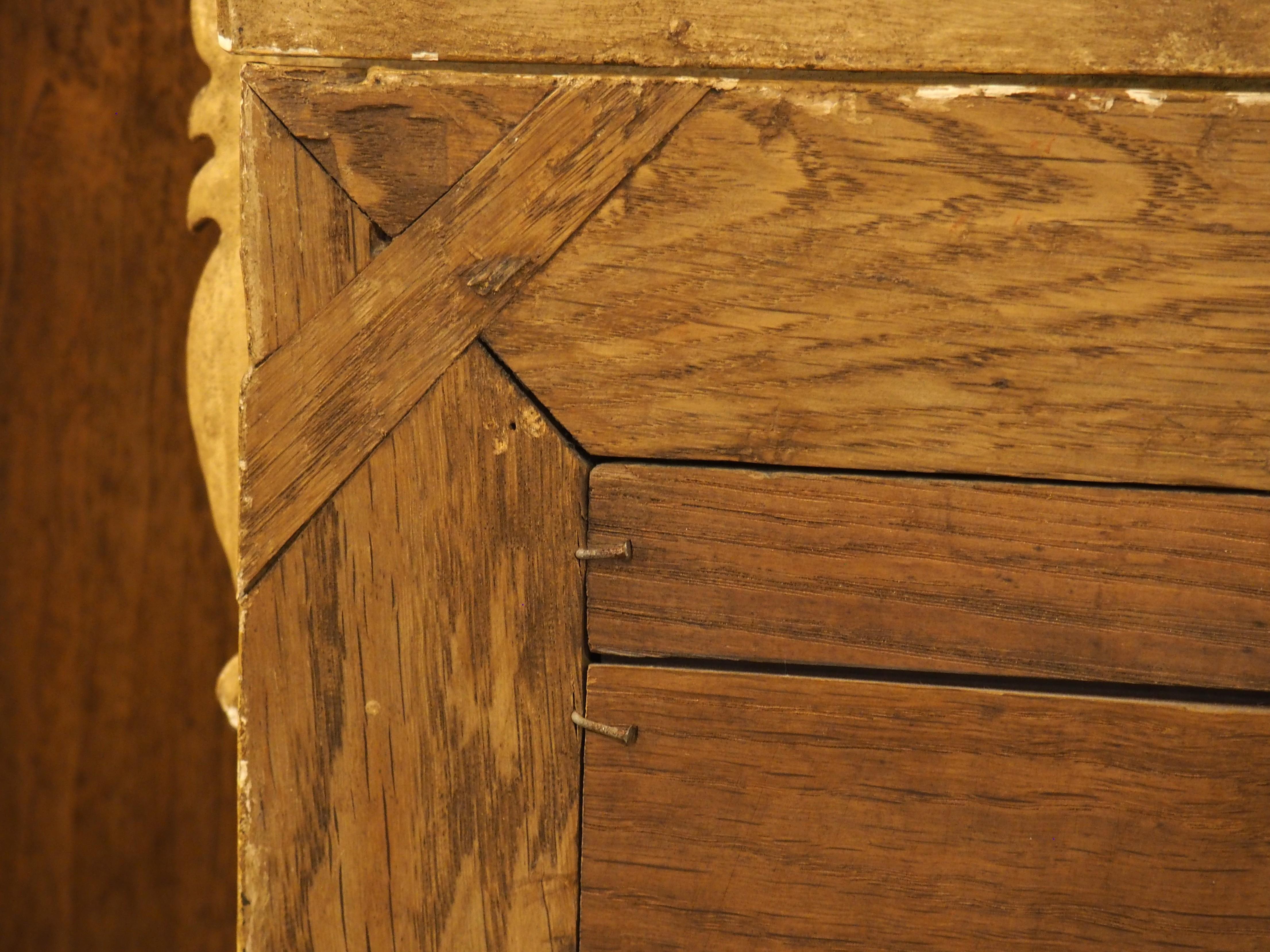 Kleiner Spiegel aus Giltwood aus der Provence, Frankreich, CIRCA 1900 (Französisch) im Angebot