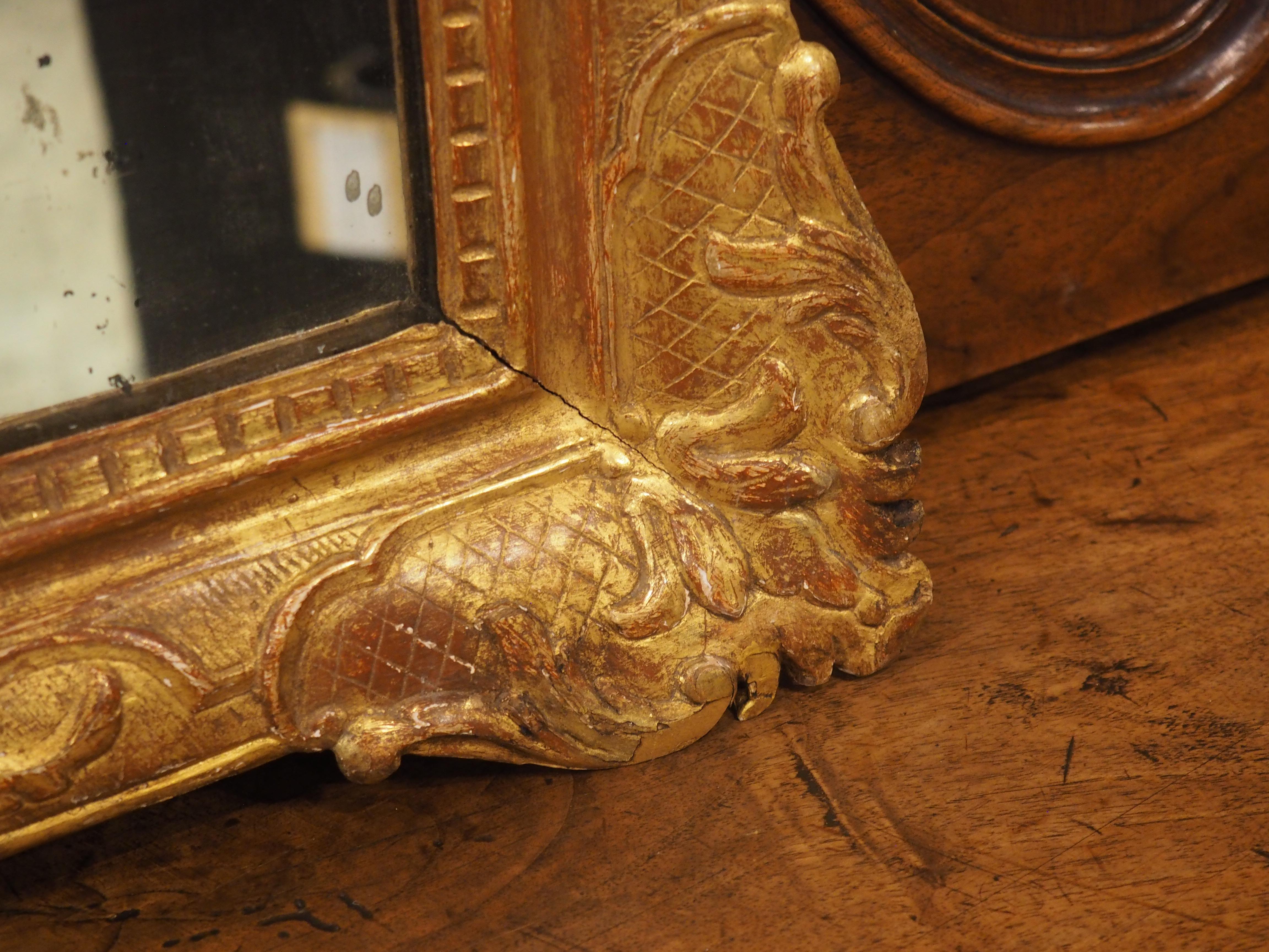 Kleiner Spiegel aus Giltwood aus der Provence, Frankreich, CIRCA 1900 im Angebot 1