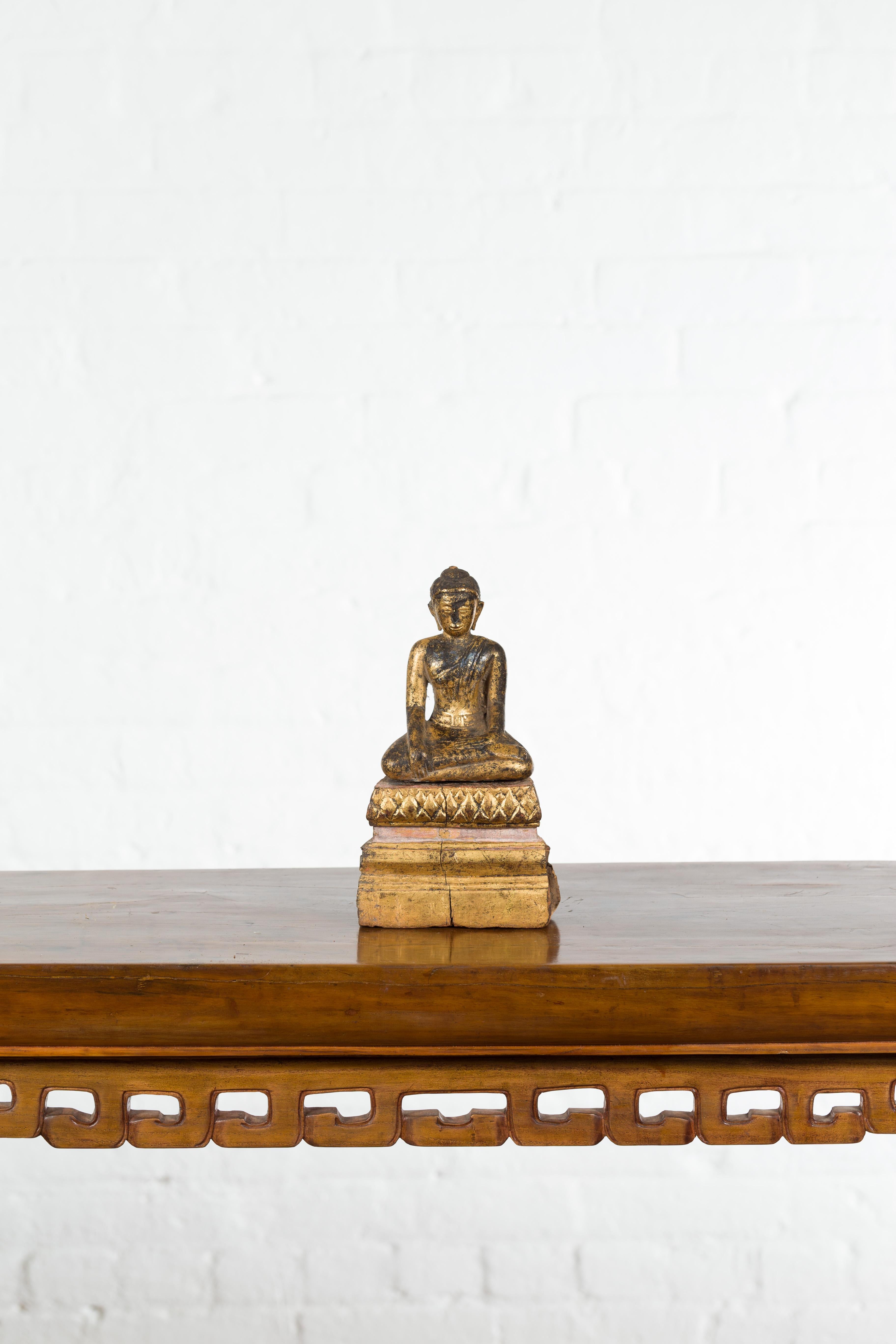 Petite Giltwood Thai Ayutthaya Period Buddha Sculpture with Bhumisparsha Mudra In Good Condition In Yonkers, NY