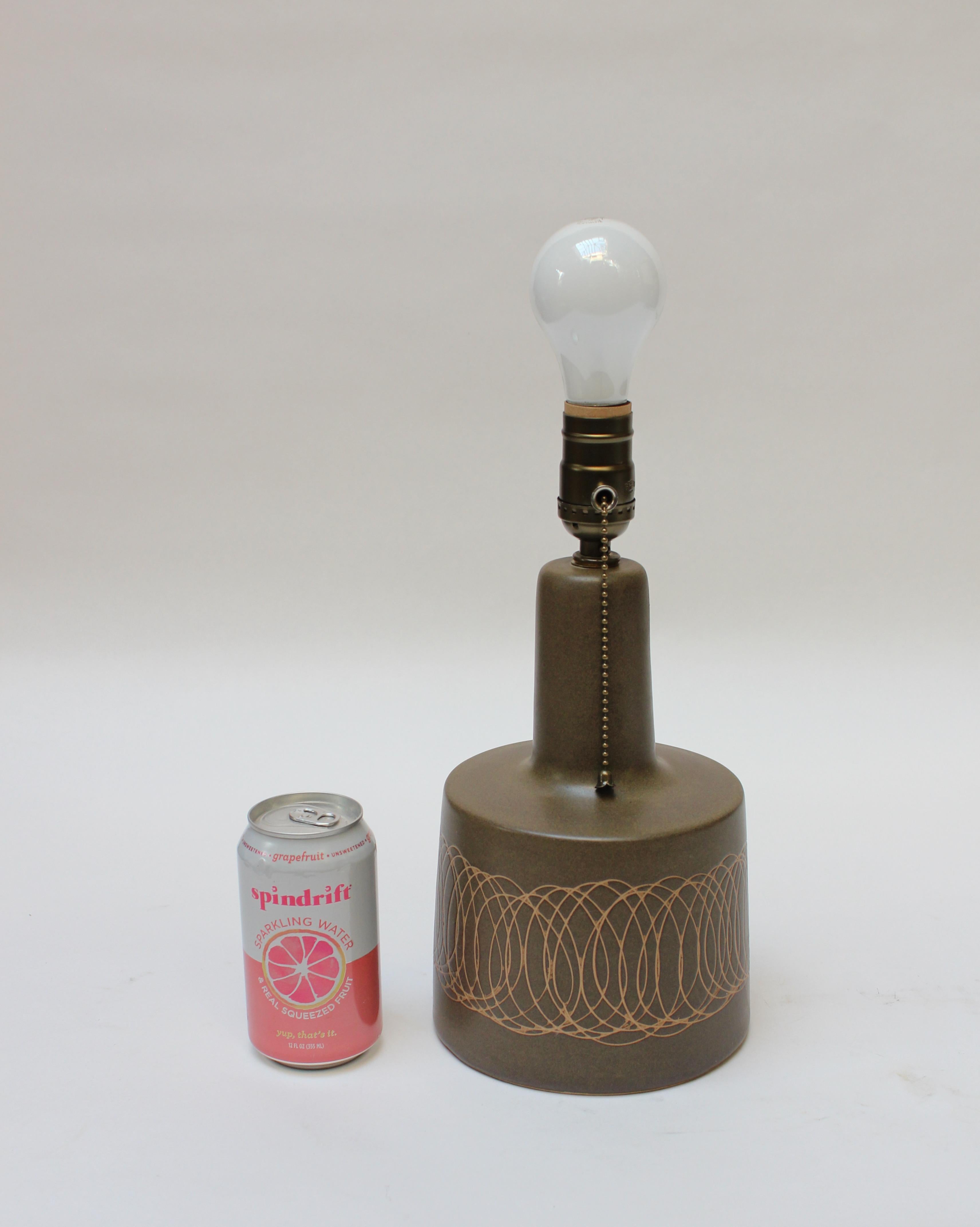Petite Gordon and Jane Martz Ceramic Table Lamp with Shade In Good Condition In Brooklyn, NY