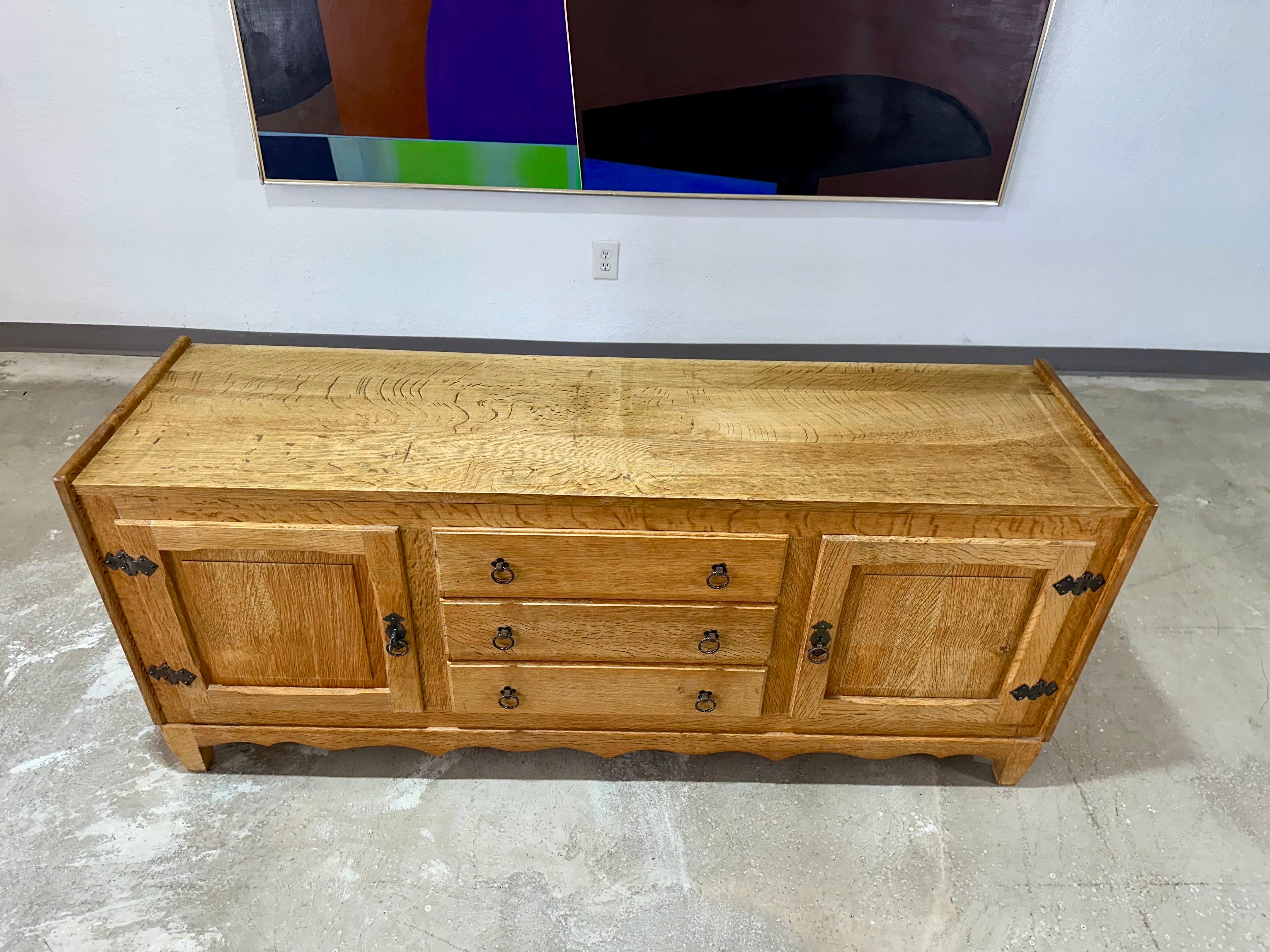 Petite Henning Kjaernulf attrb Mid Century Danish Oak Carved Brutalist Sideboard In Good Condition For Sale In Lutz, FL