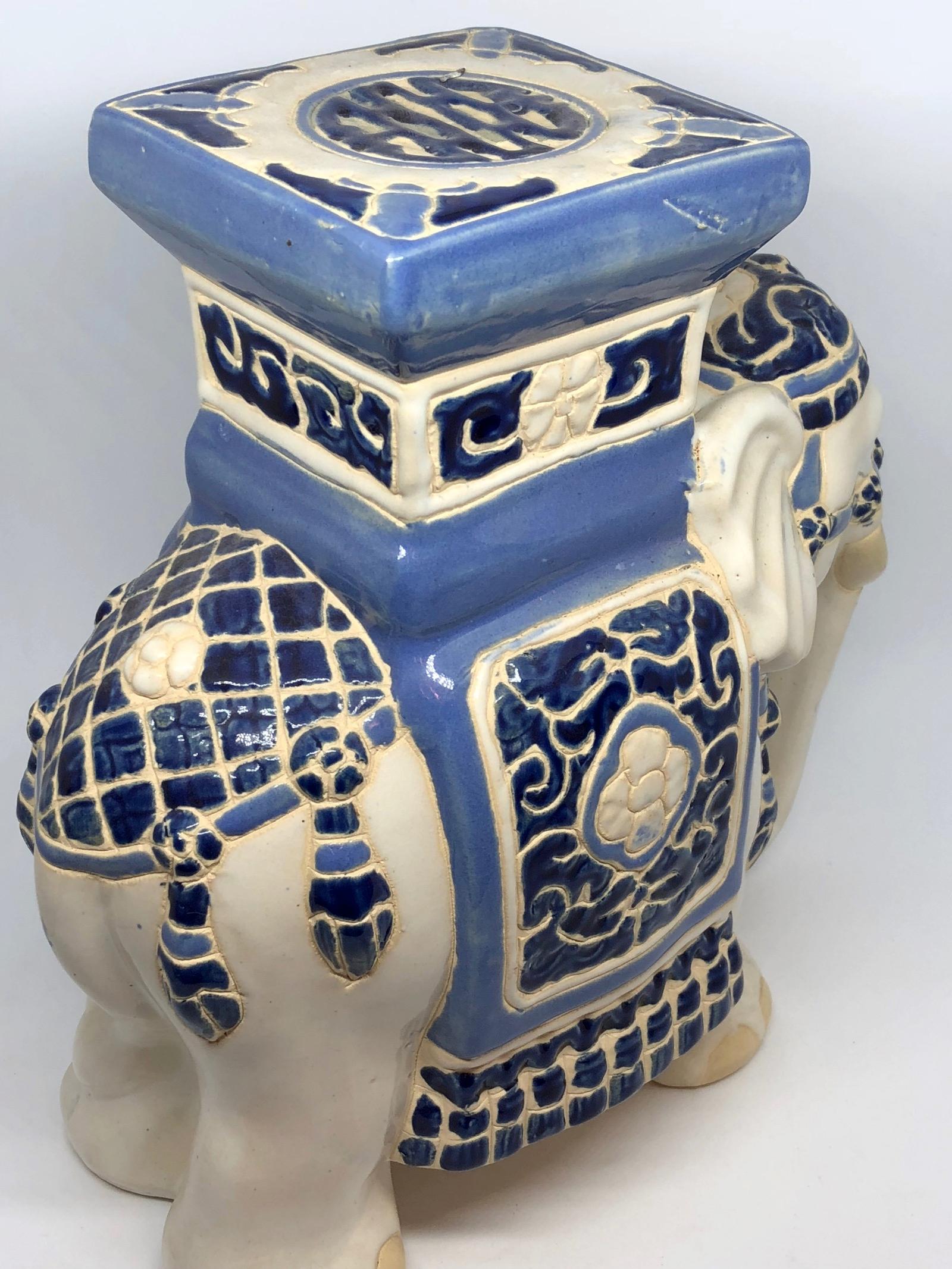 Chinesischer Elefanten-Blumentopfständer im Hollywood-Regency-Stil, Deutsch (Keramik) im Angebot