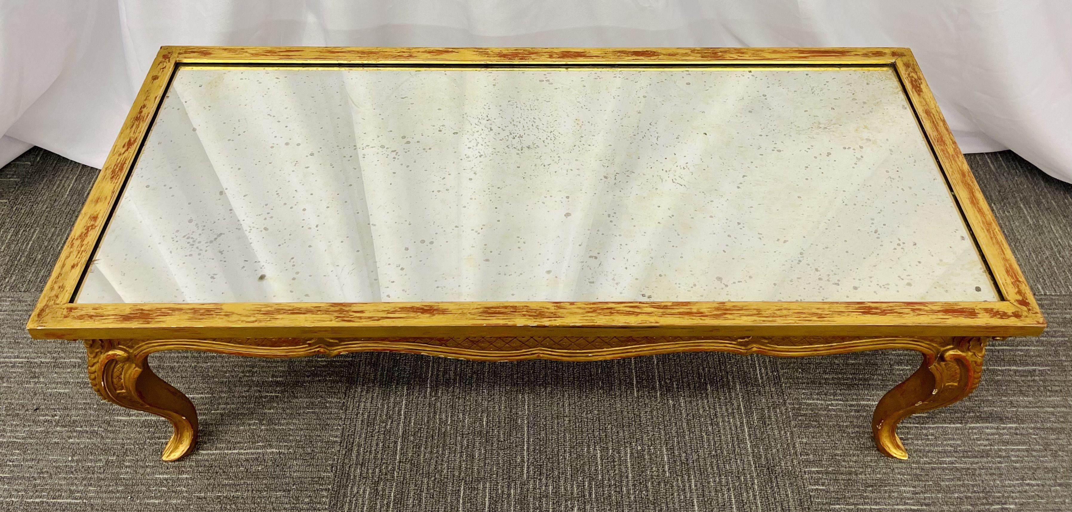 Einzigartiger Couchtisch im Hollywood-Regency-Stil, Sockel aus vergoldetem Holz, antike Spiegelplatte (Ende des 20. Jahrhunderts) im Angebot