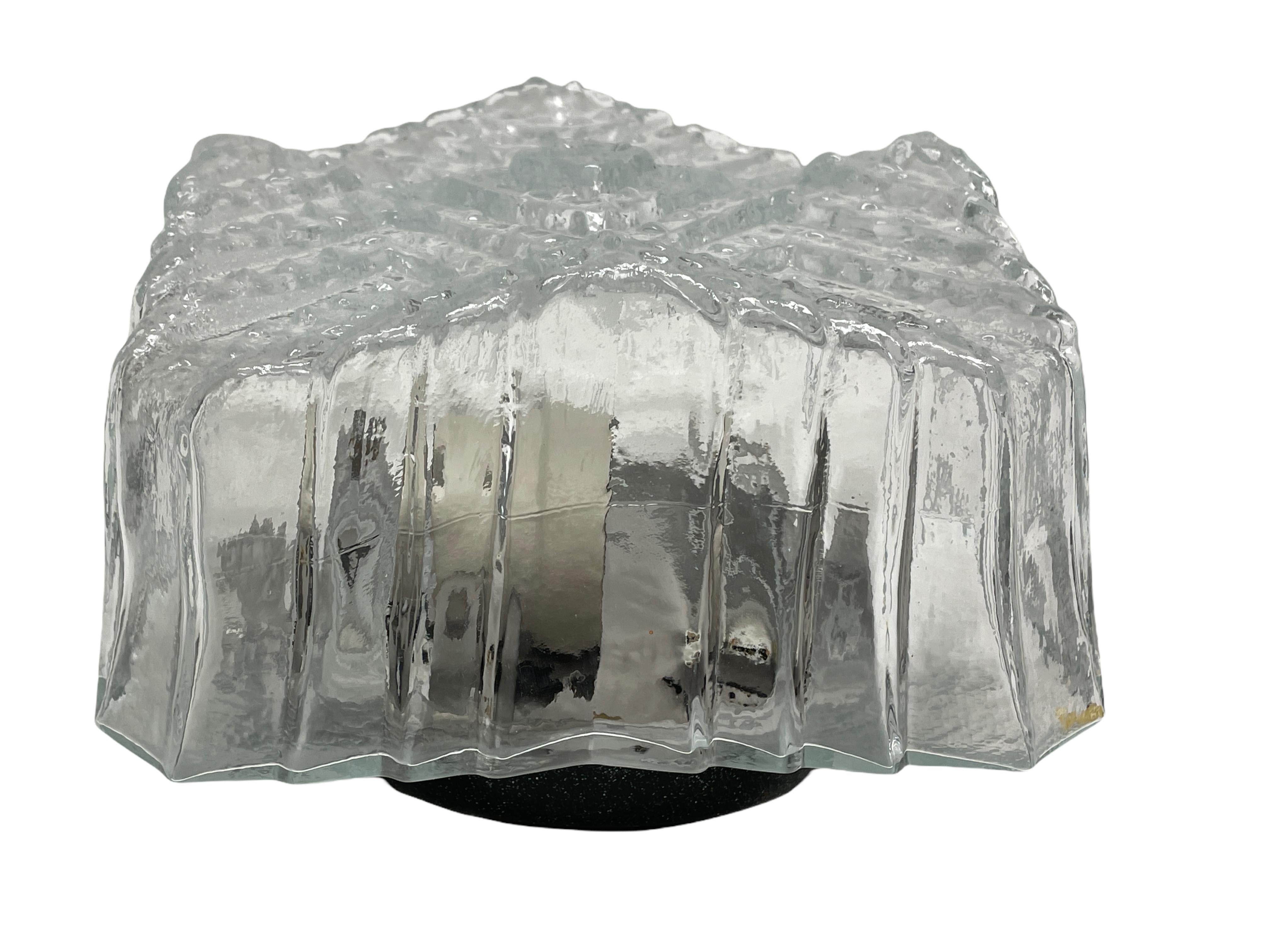 Allemand Petite lampe encastrée en verre de glace vintage allemande, années 1960 en vente