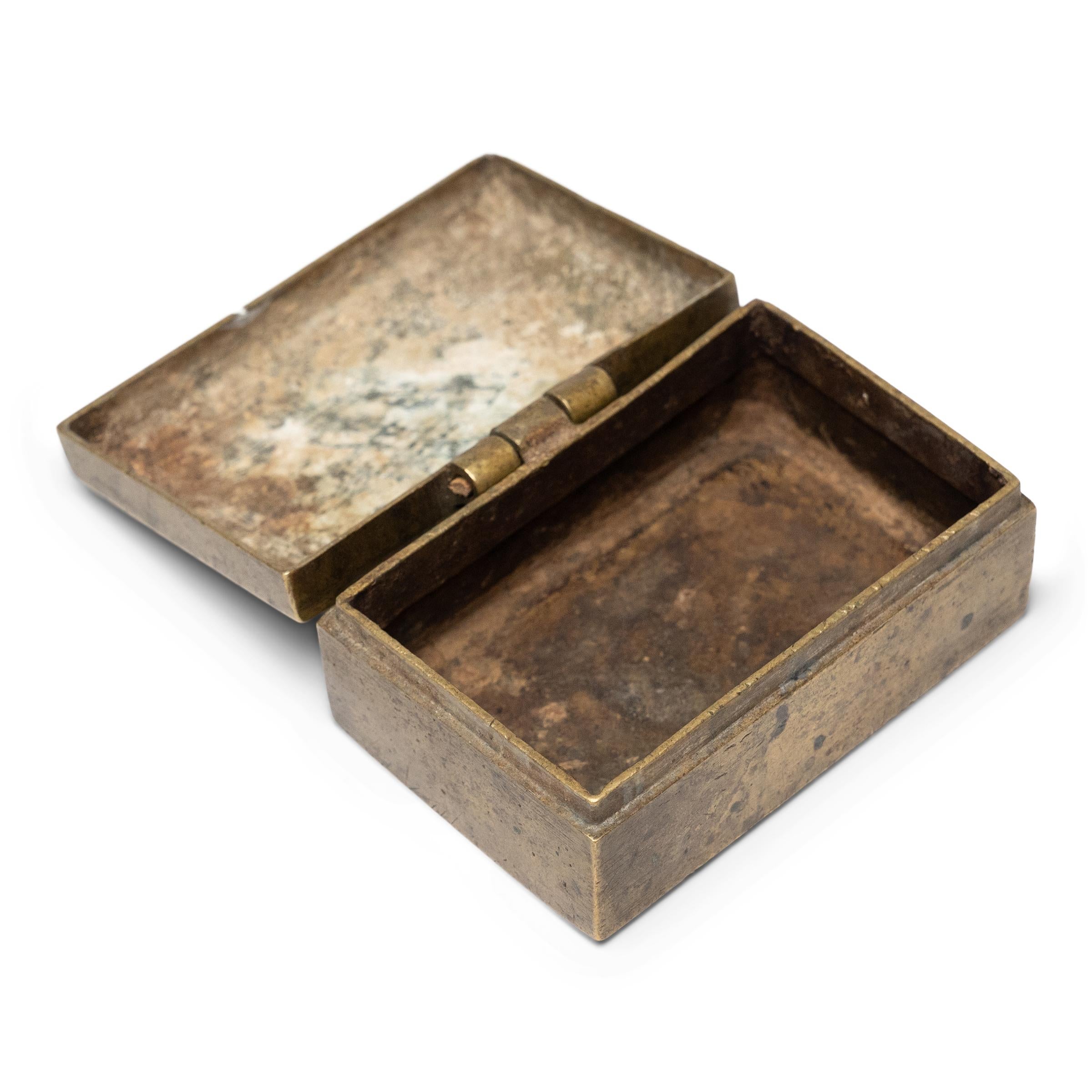 Artisanat Petite Indonesian Brass Betel Box, c. 1900 en vente