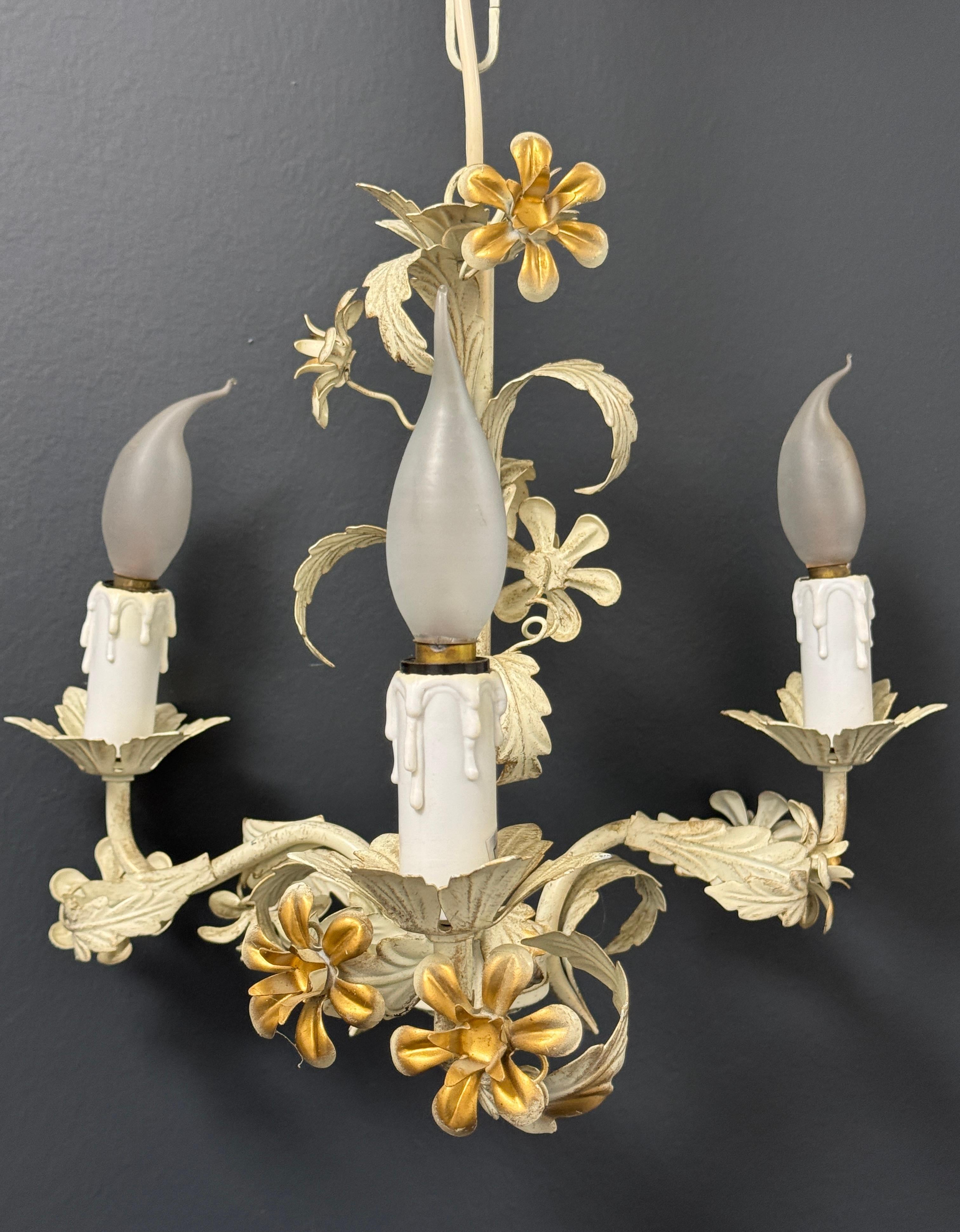 Petit lustre en fer à trois lumières de style Florentine, Italie, années 1980 en vente 3