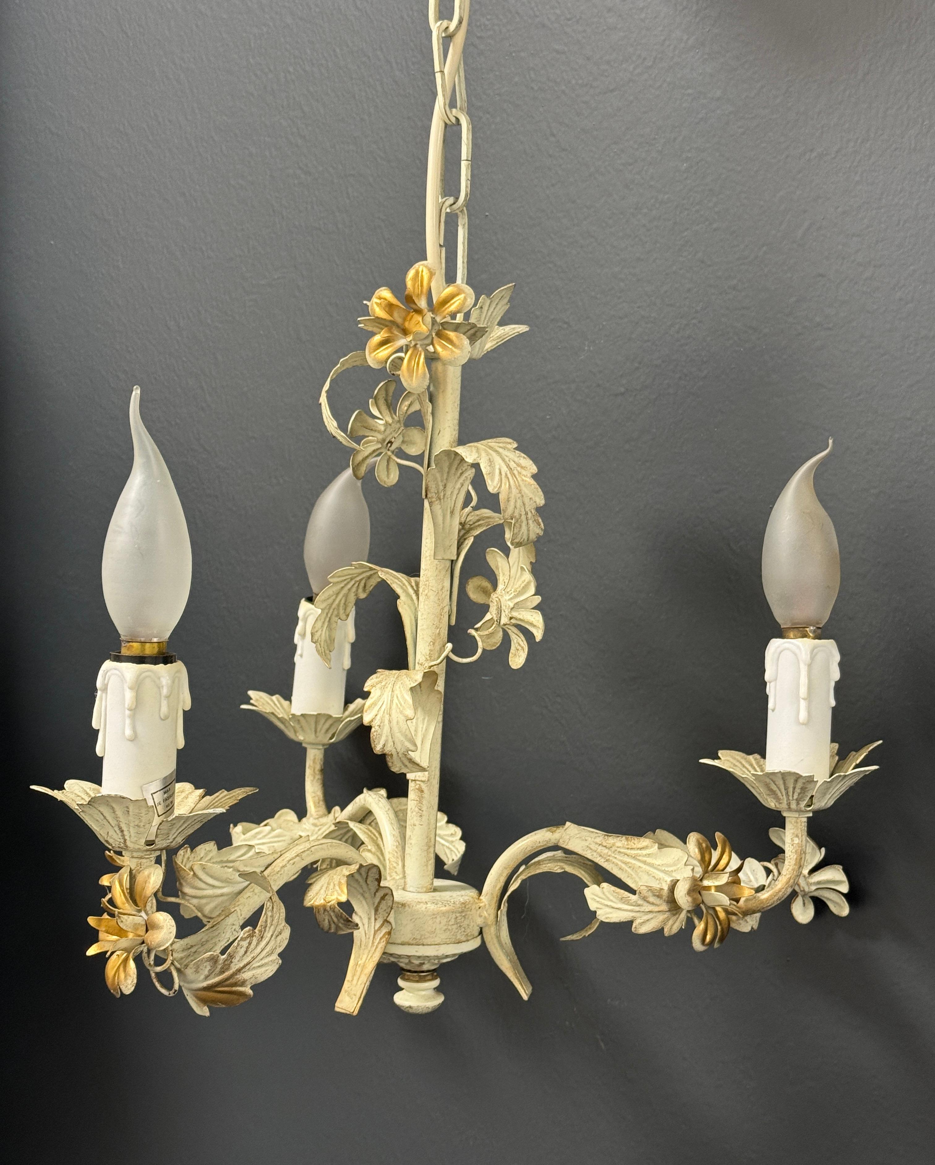 Petit lustre en fer à trois lumières de style Florentine, Italie, années 1980 en vente 4