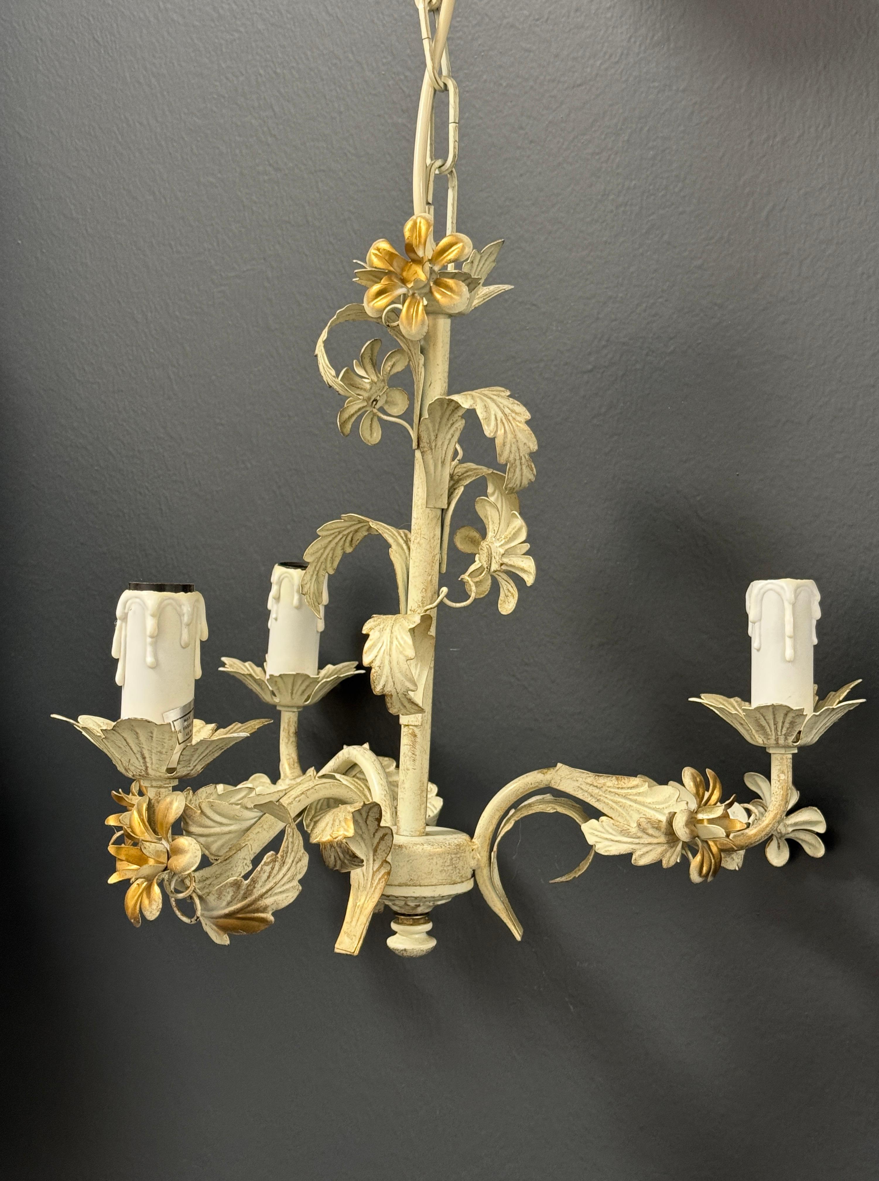 Petit lustre en fer à trois lumières de style Florentine, Italie, années 1980 en vente 8