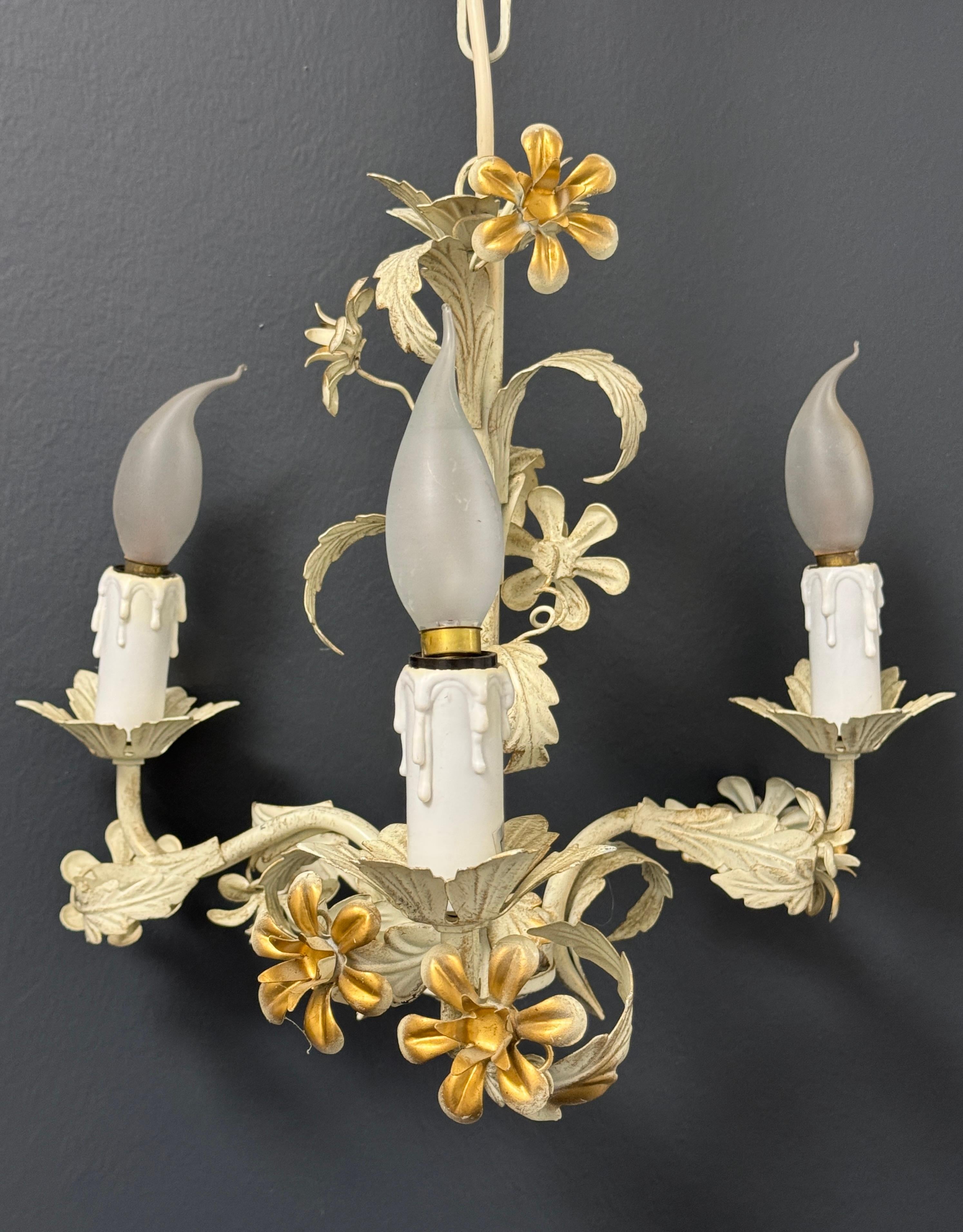 Petit lustre en fer à trois lumières de style Florentine, Italie, années 1980 en vente 11