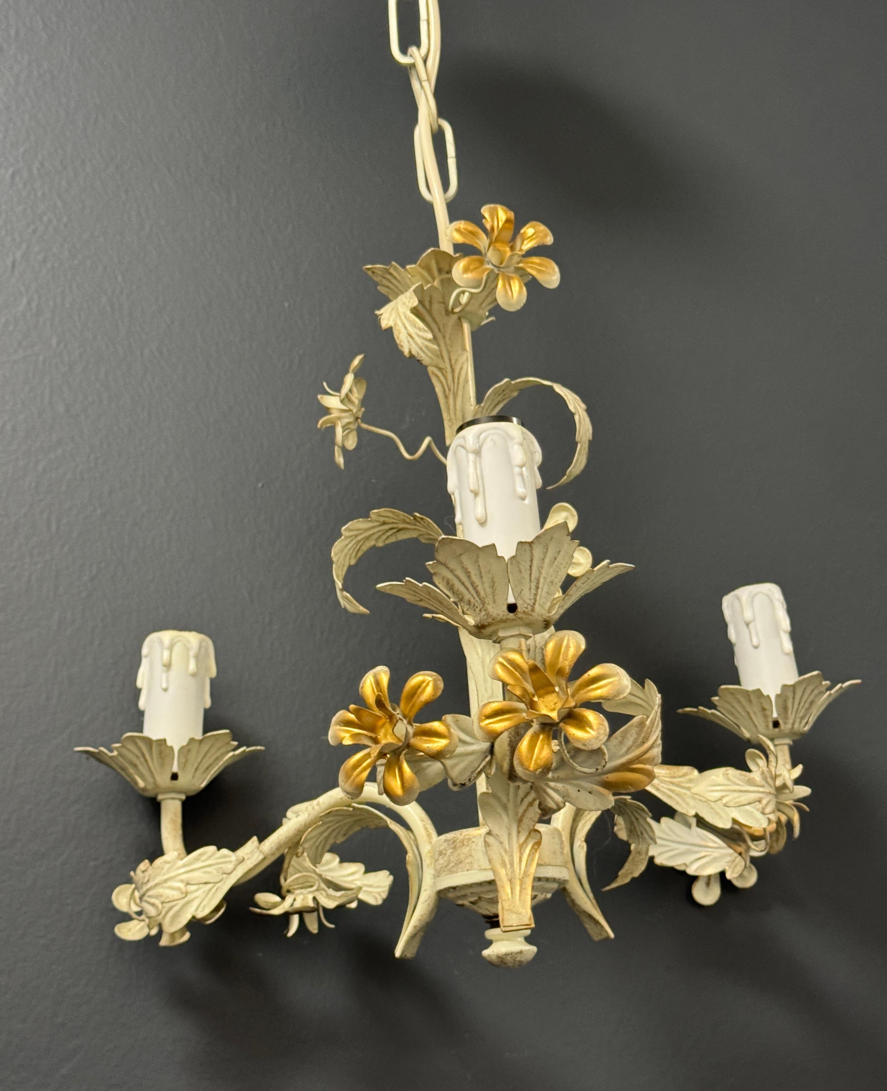 Métal Petit lustre en fer à trois lumières de style Florentine, Italie, années 1980 en vente