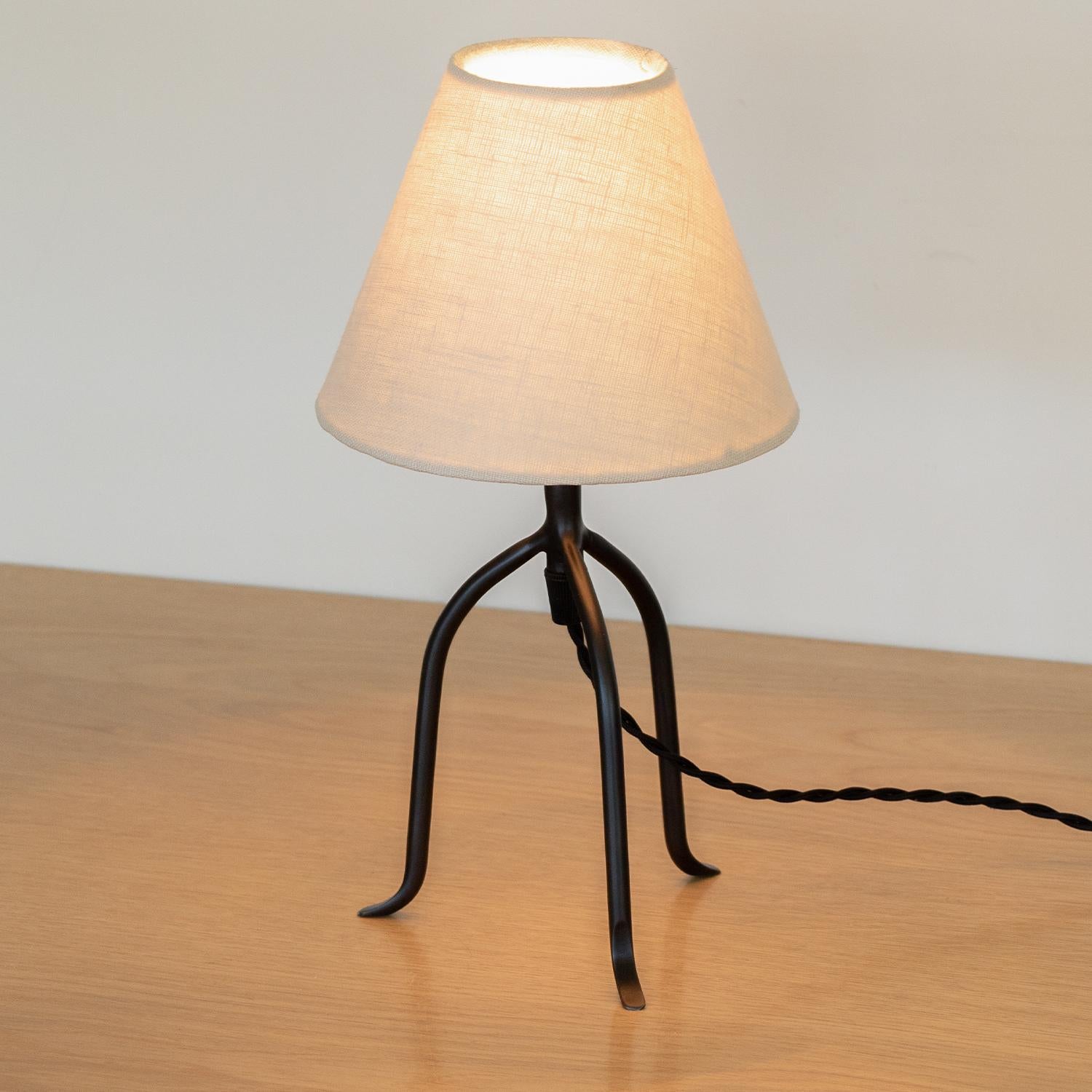 iron tripod table lamp