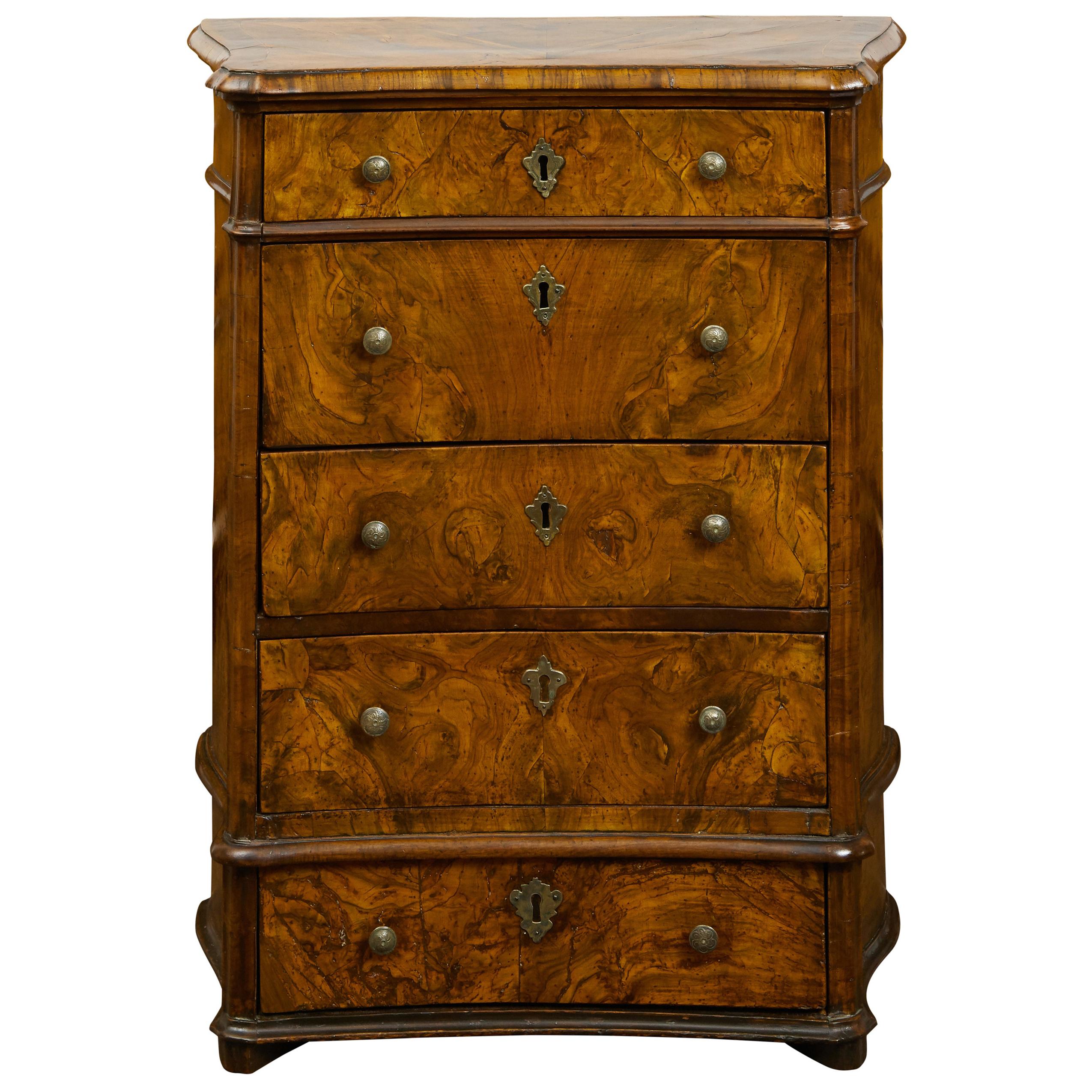 Petite Italian 1820s Walnut Five-Drawer Commode with Butterfly Veneer