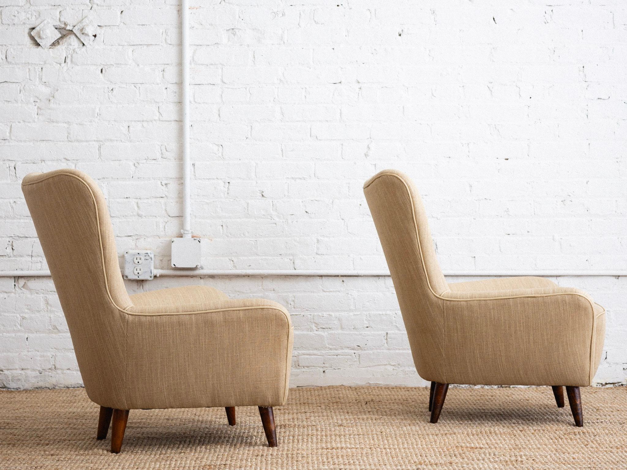 Petite Italian Armchairs in Linen and Leather - a Pair In Excellent Condition For Sale In Brooklyn, NY