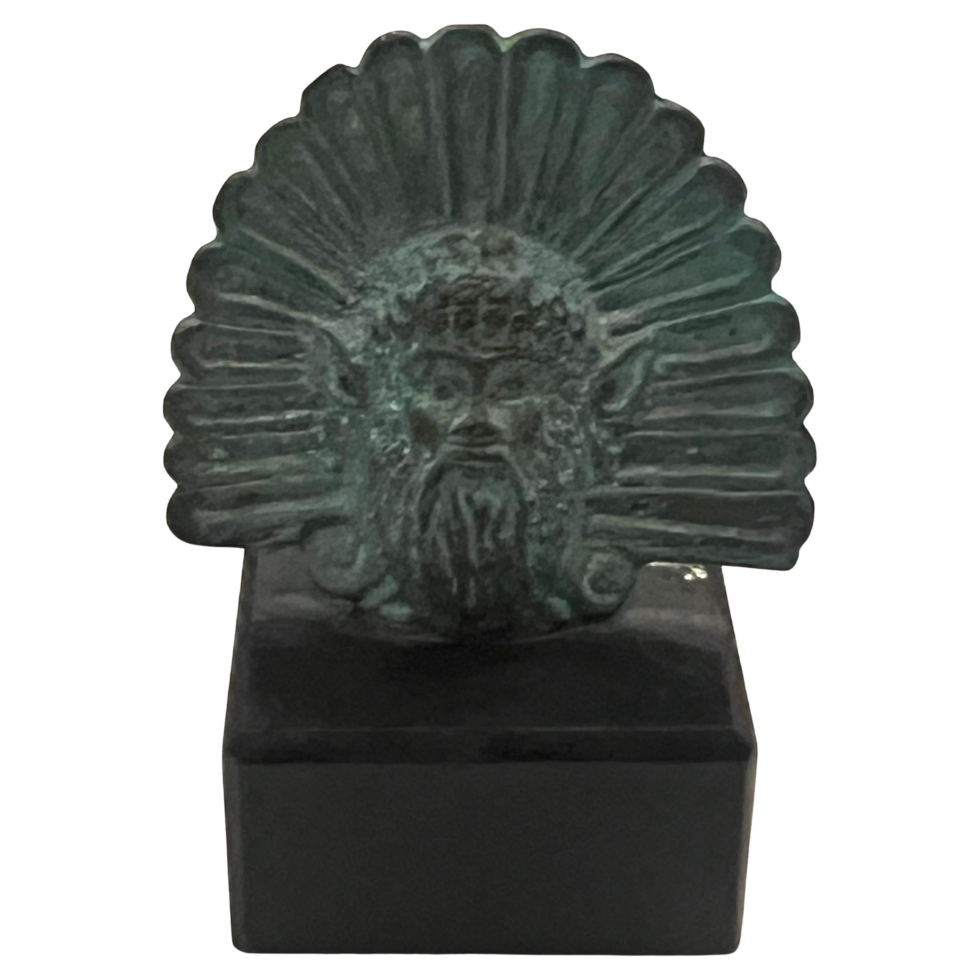 Kleine etruskische Skulptur Florenz Italien 1980er Jahre Bronze & Schiefer.