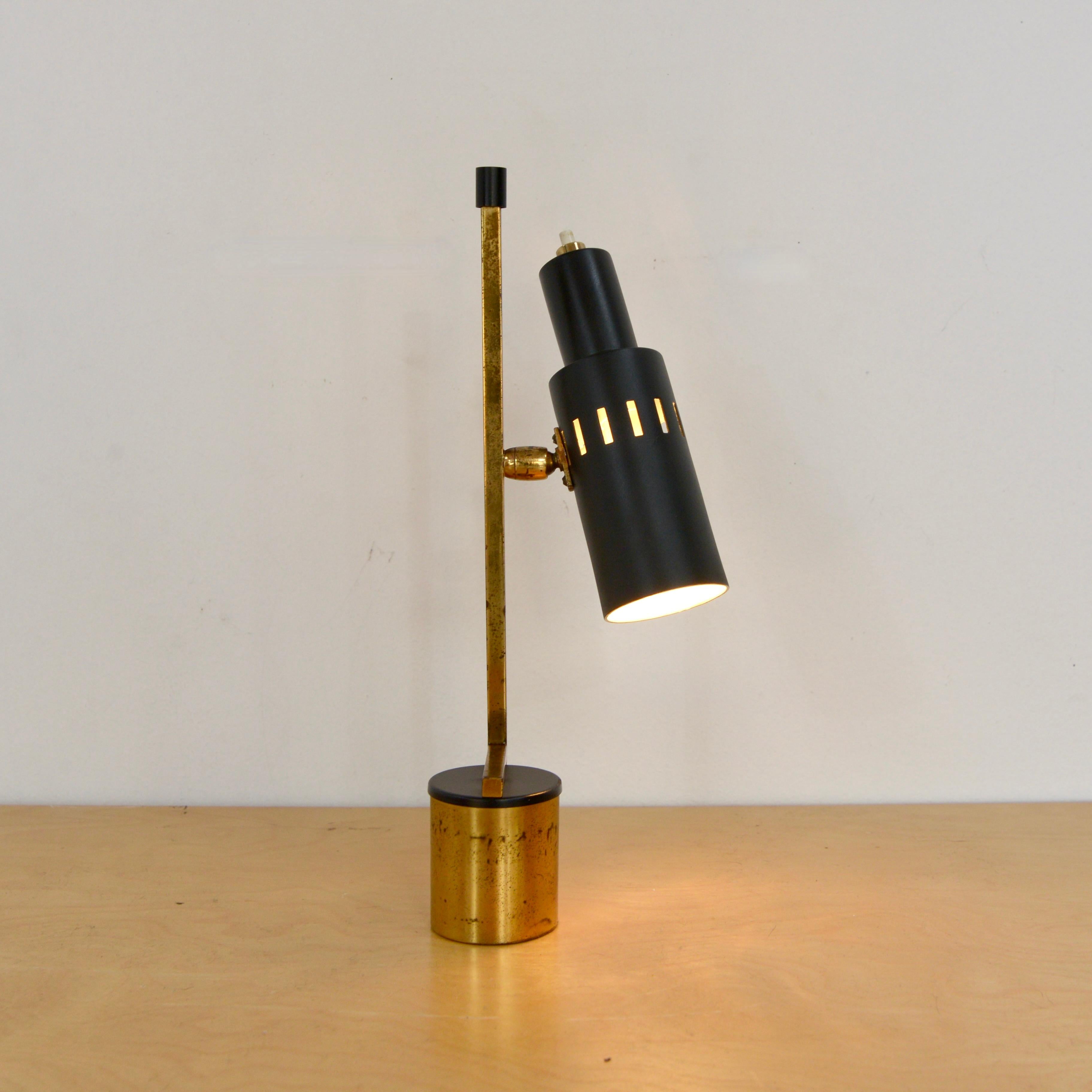 Petite lampe de bureau italienne directionnelle II en vente 3