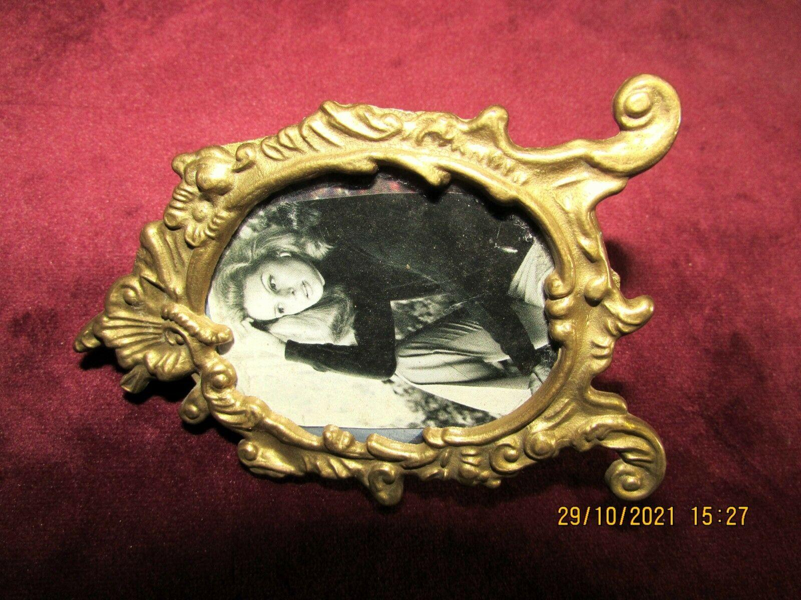 Petite Italian Engraved Rococo Bronze Picture Frame with Glass In Good Condition For Sale In SITTINGBOURNE, Kent