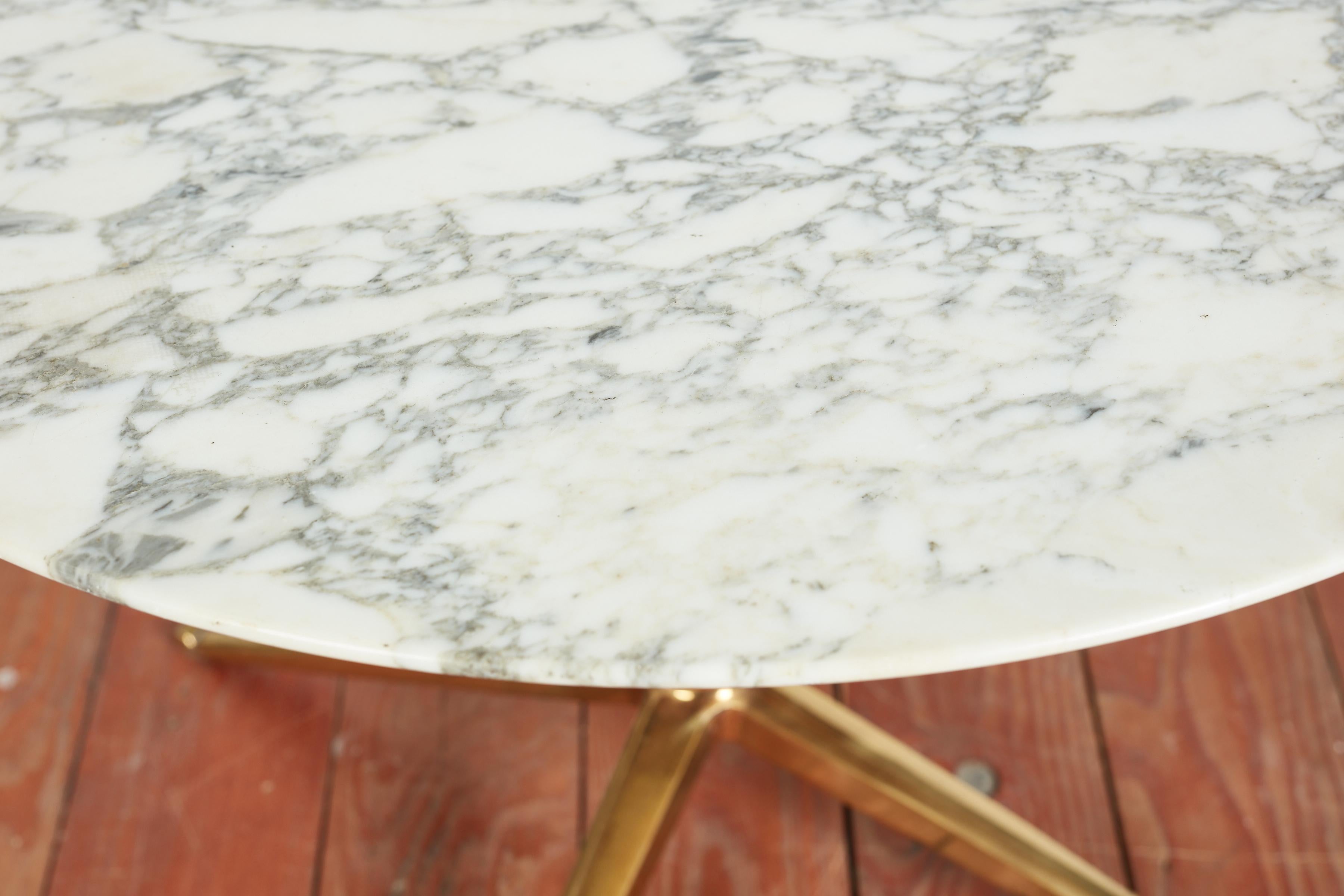 Petite table d'appoint italienne en marbre en vente 6
