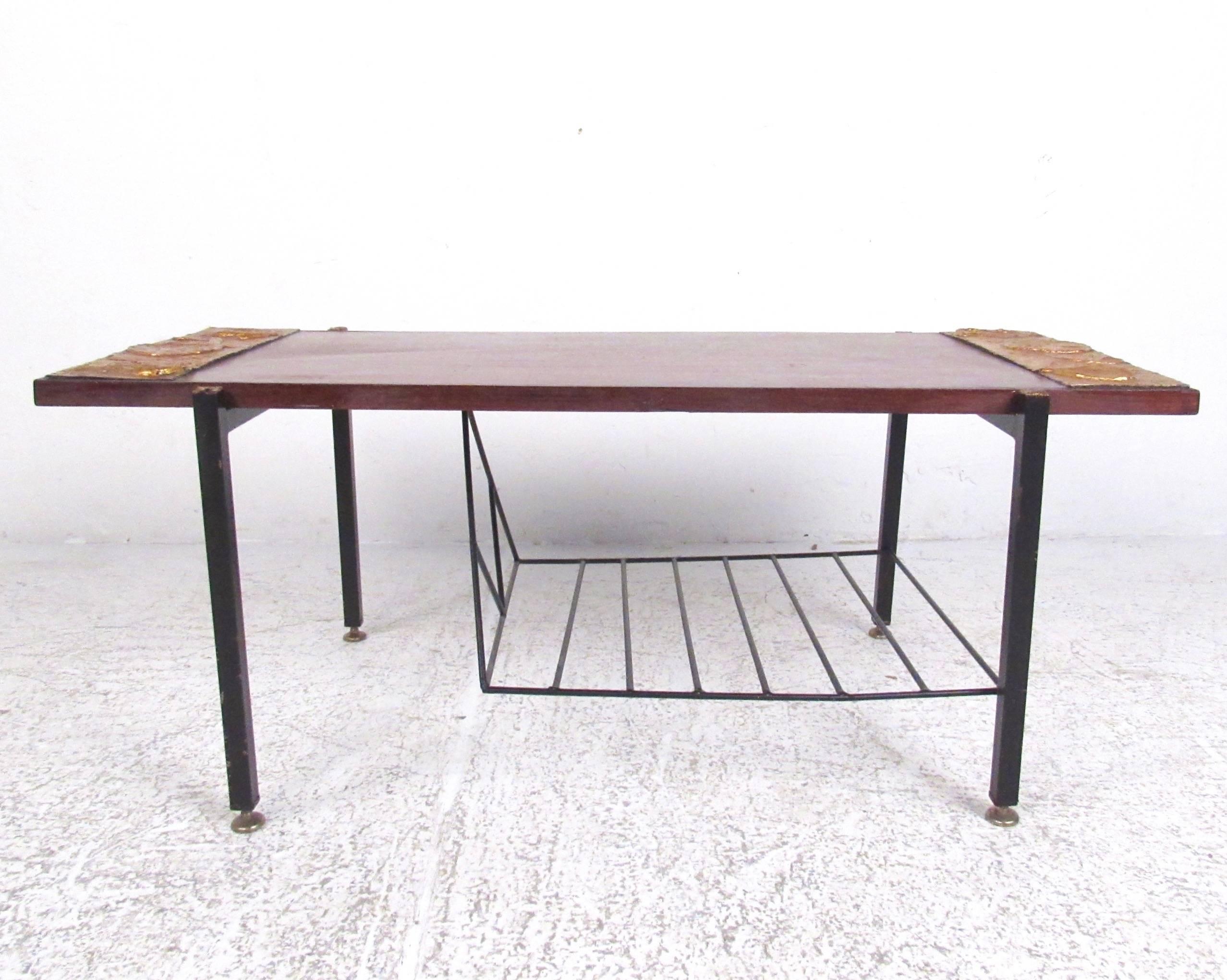 Petite Italian Modern Coffee Table In Good Condition In Brooklyn, NY