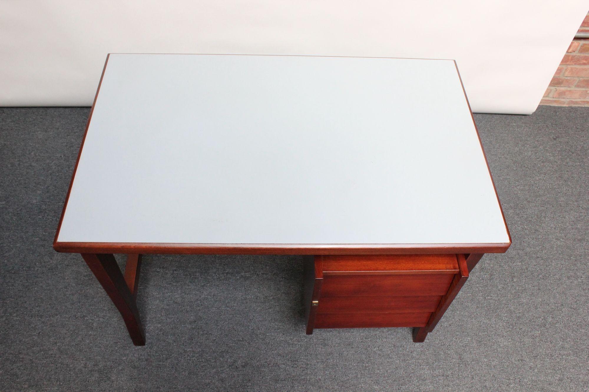 Petite Italian Modern Stained Mahogany Writing Desk by Gio Ponti for Schirolli In Good Condition For Sale In Brooklyn, NY